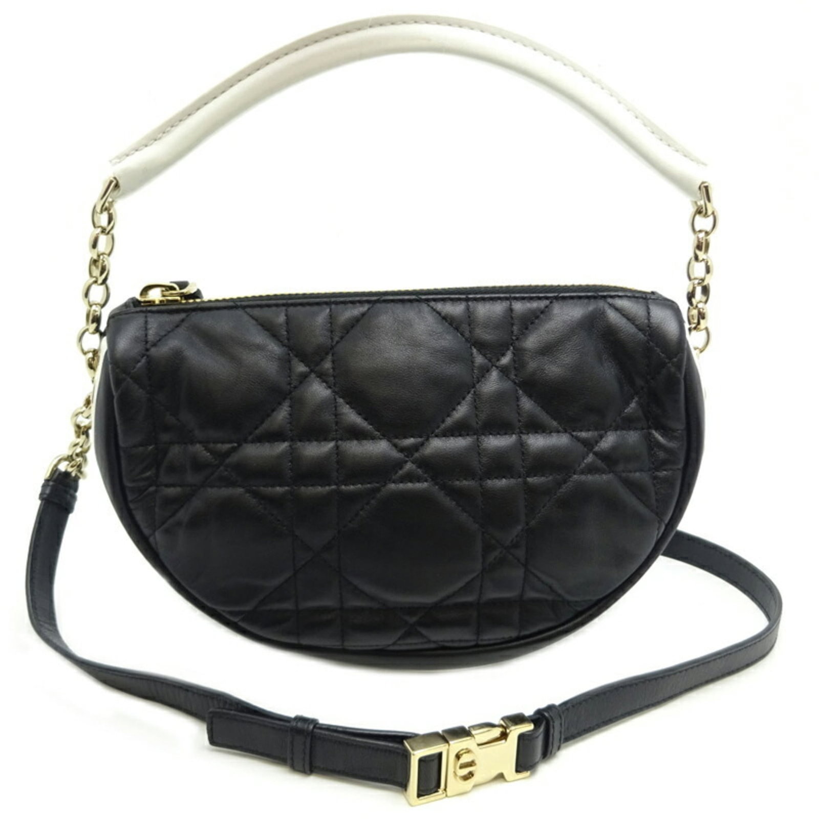 Handbag Leather Dior Christian: Handbag Leather Dior Christian The Christian Dior M72000NOA handbag is a sleek and sophisticated black lambskin leather design, featuring a classic flap closure and adjustable strap. Measuring 14cm x