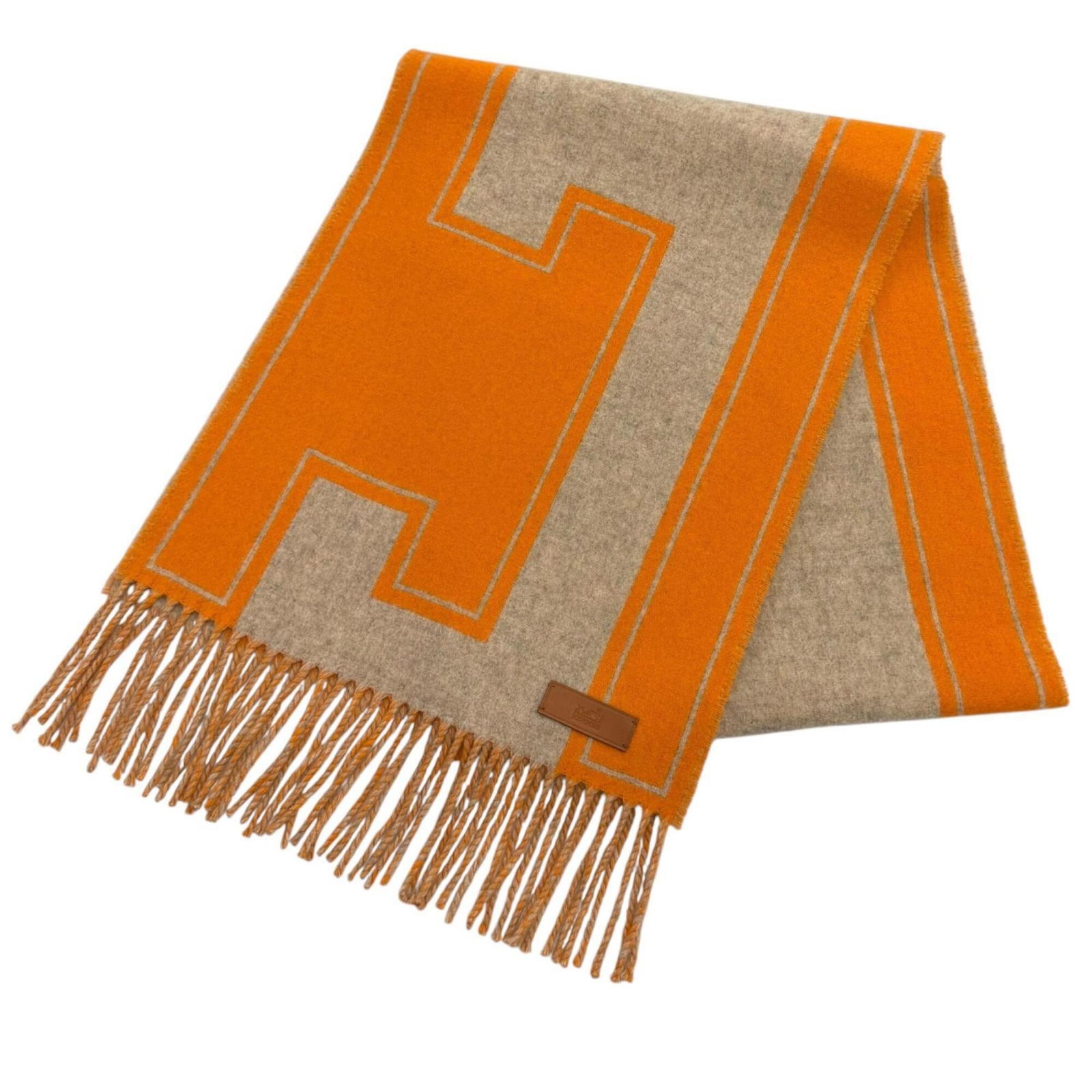 Hermes Stole Cashmere Leather: Hermes Stole Cashmere Leather Cashmere and leather come together in this elegant Hermes stole, measuring 1.57m x 30.5cm, perfect for adding a touch of sophistication to any outfit. Brought to you