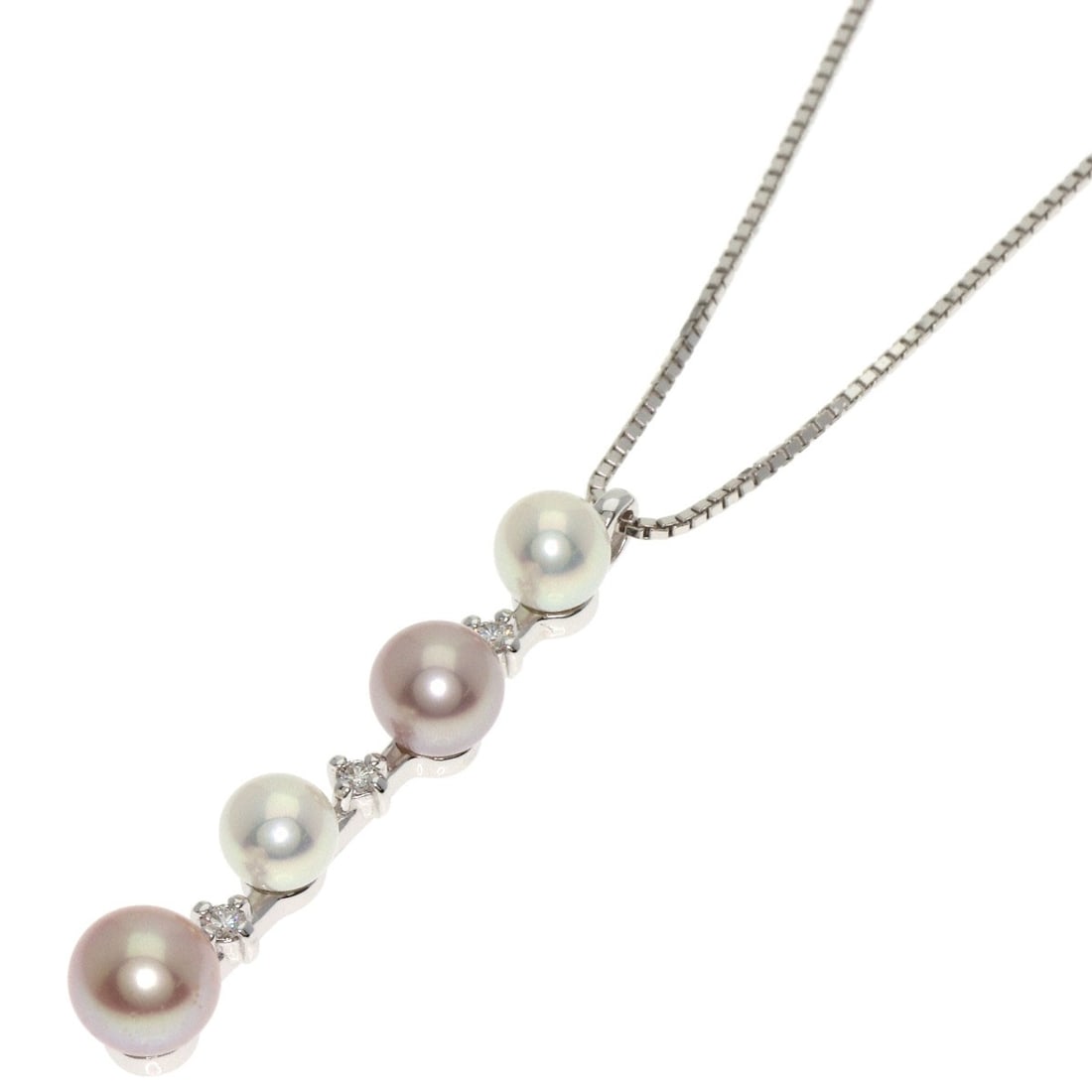 Tasaki Pearl 3P Diamond Necklace K18 White Gold: Tasaki Pearl 3P Diamond Necklace K18 White Gold Tasaki Pearl 3P Diamond Necklace K18 White Gold boasts a striking combination of K18 white gold and a delicate 0.02ct D pearl, perfectly set in a sleek