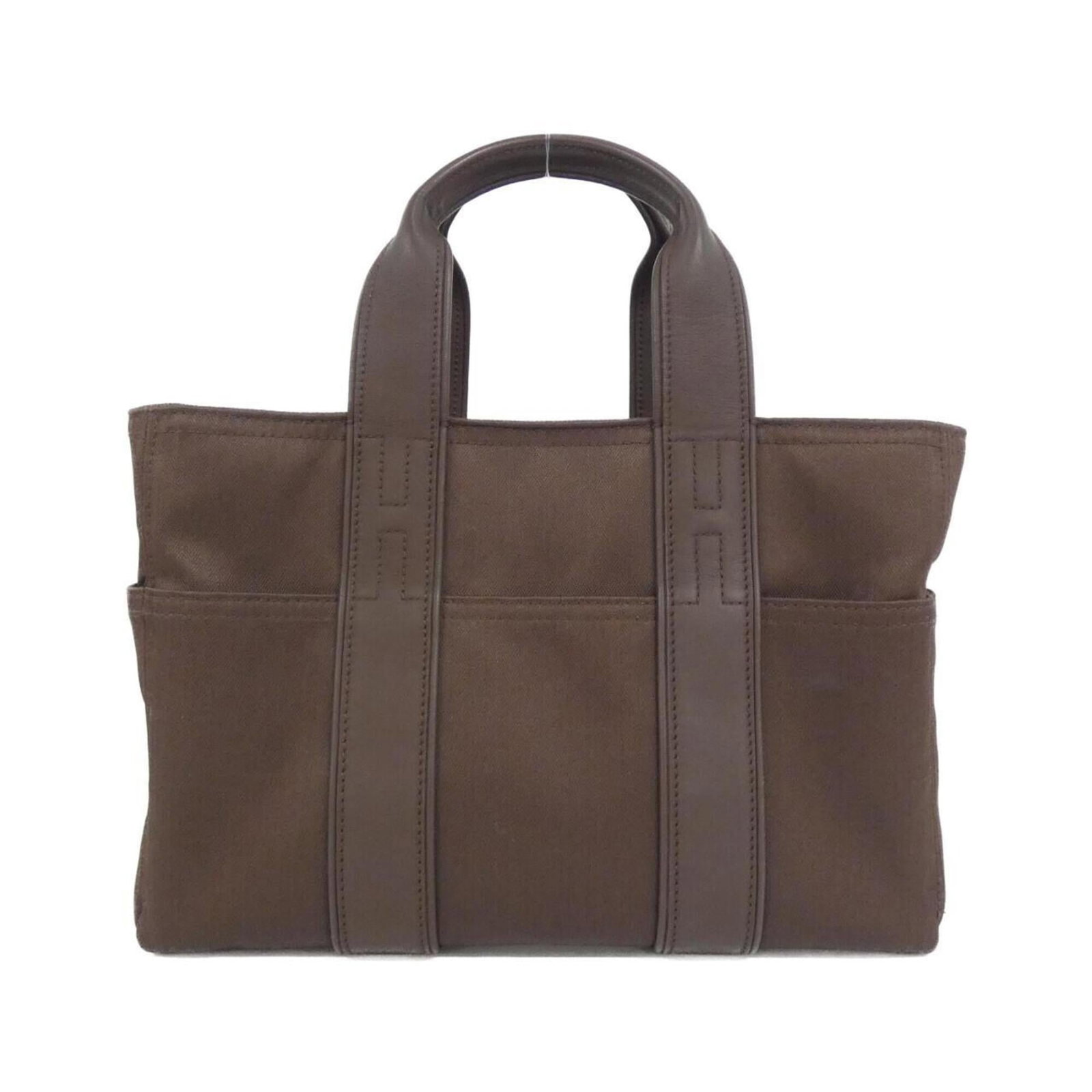 Handbag Toile Chevron Hermes: Handbag Toile Chevron Hermes Toile chevron pattern adds a touch of elegance to this unique handbag, featuring a classic design with a distinctive Havane color. Made from high-quality materials, the ba