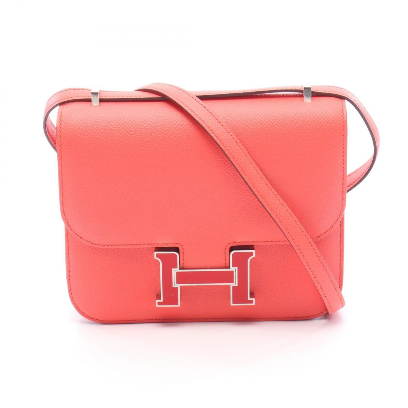 Handbag Epsom Leather Shoulder Hermes: Handbag Epsom Leather Shoulder Hermes Epsom leather handbag with a striking red color, this shoulder bag from Hermes boasts a unique and stylish design. Measuring 15cm x 18cm, it offers a compact and 