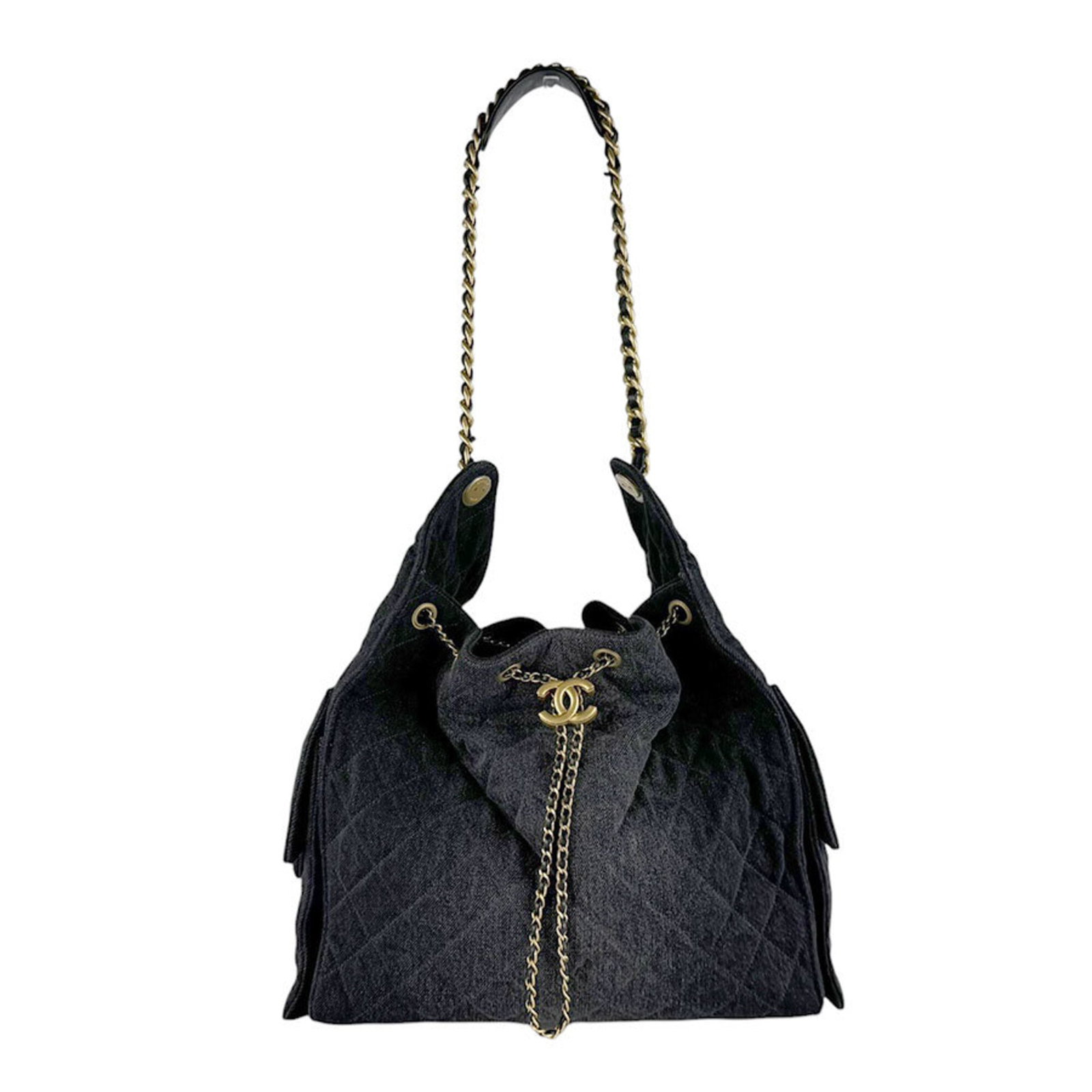 Shoulder Bag Denim Chanel: Shoulder Bag Denim Chanel Denim shoulder bag from Chanel, crafted in Italy, features a striking black color and a durable denim material. Measuring 25cm x 30cm x 16cm, this bag offers a stylish and