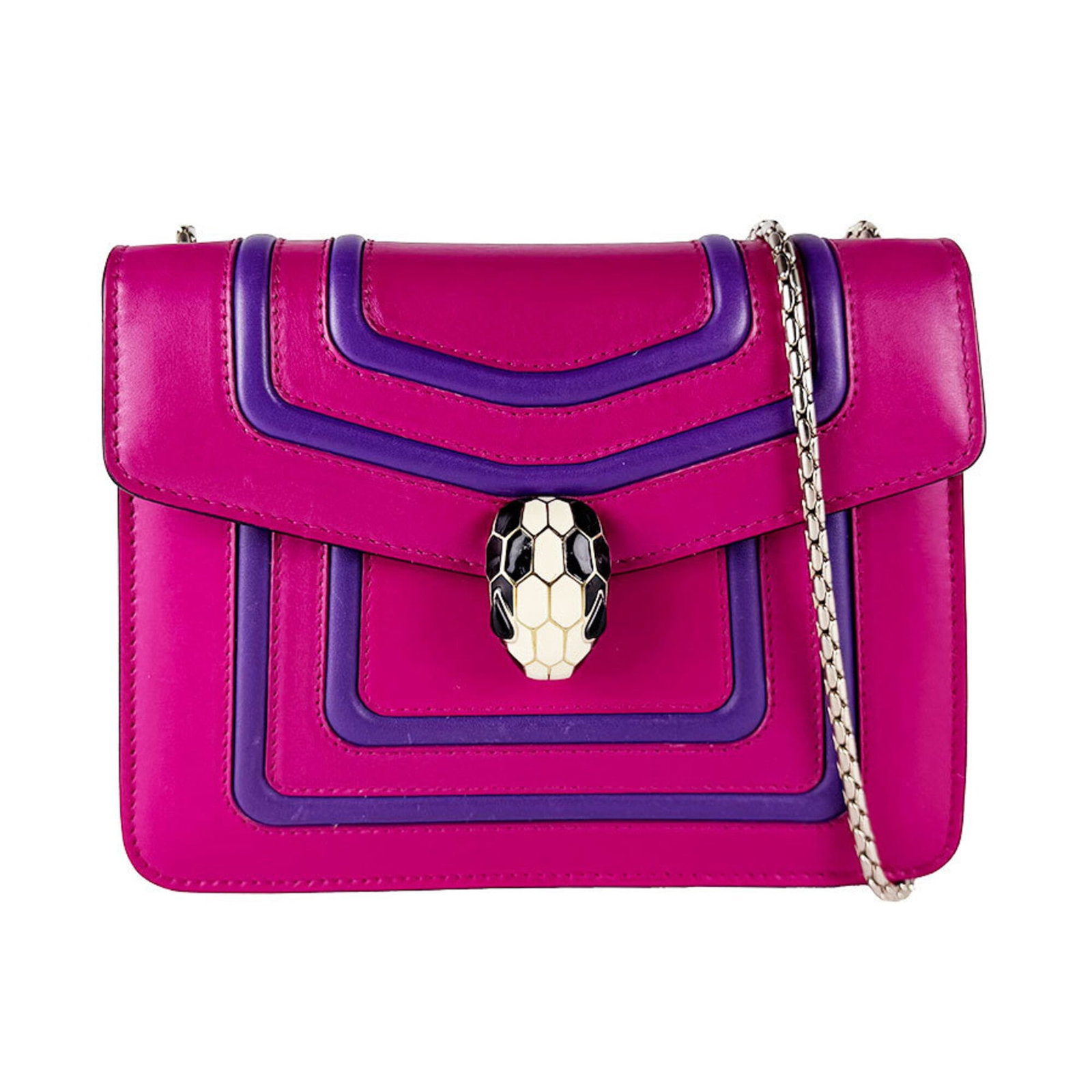 Shoulder Bag Leather: Shoulder Bag Leather Purple leather shoulder bag from Bvlgari, measuring 15cm x 20cm x 4cm. This stylish bag features a rich, vibrant purple color and is made from high-quality leather. Its sleek