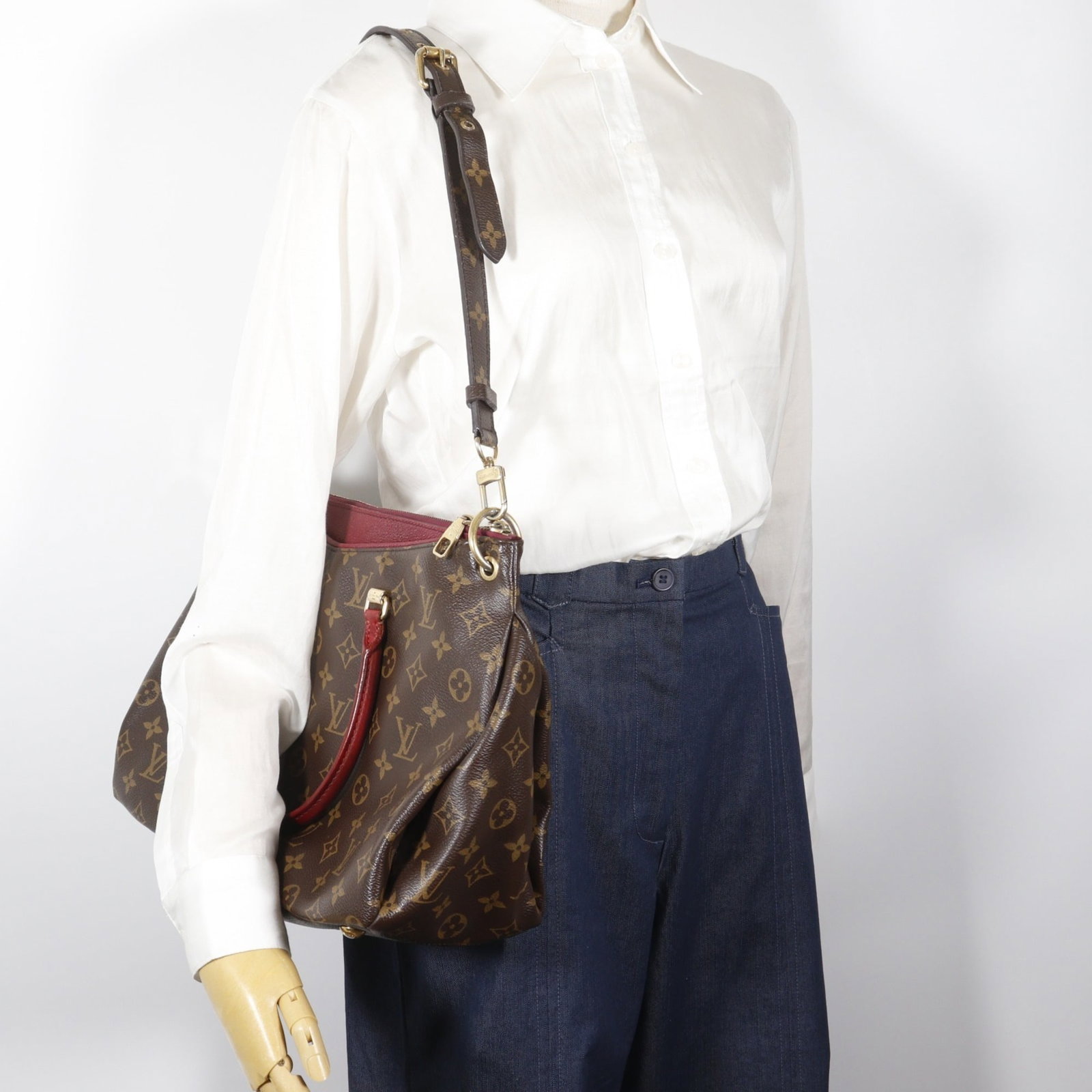 Louis Vuitton Monogram Handbag - 19
