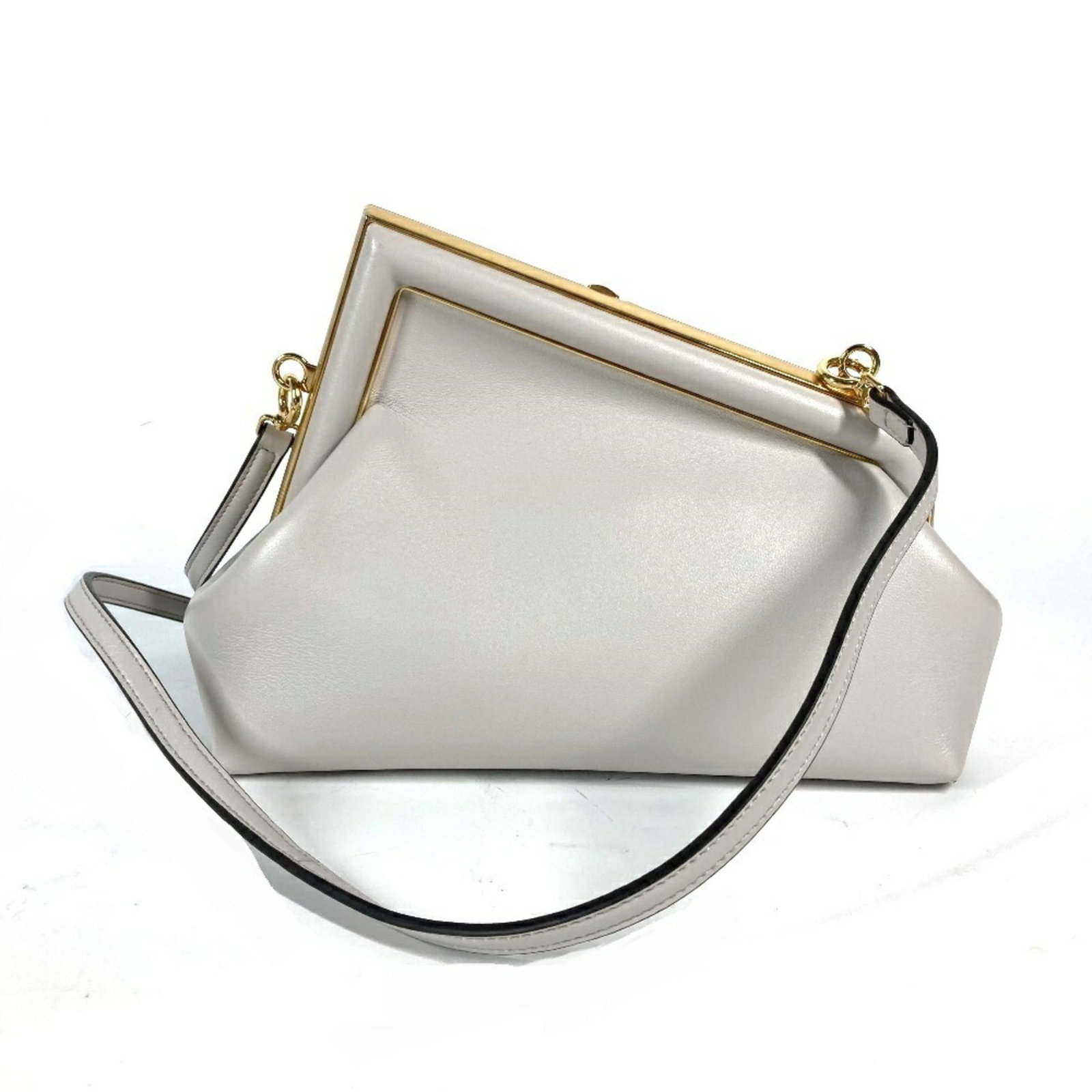 Bag Leather Fendi Clutch Pochette Shoulder: Bag Leather Fendi Clutch Pochette Shoulder Bag Leather Fendi Clutch Pochette Shoulder is a stylish and compact shoulder bag made from high-quality leather. Measuring 17cm x 24cm x 9cm, it features a s