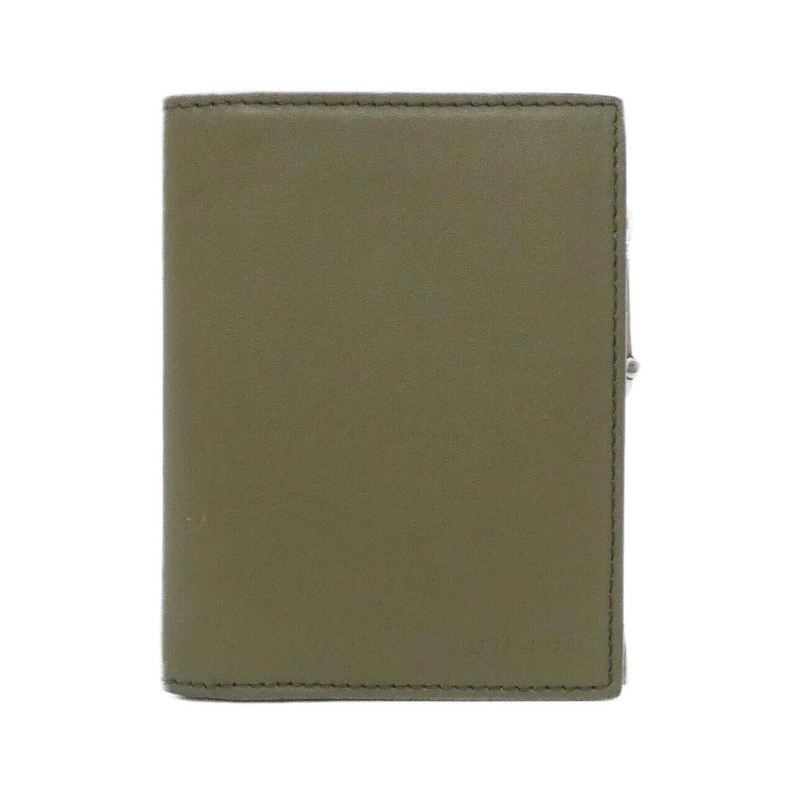 Gucci Gg Emblem 855858 Aafya Wallet: Gucci Gg Emblem 855858 Aafya Wallet The Gucci Gg Emblem 855858 Aafya Wallet boasts a striking green GG Supreme design, showcasing the iconic interlocking Gs in a vibrant hue. Made from high-quality le