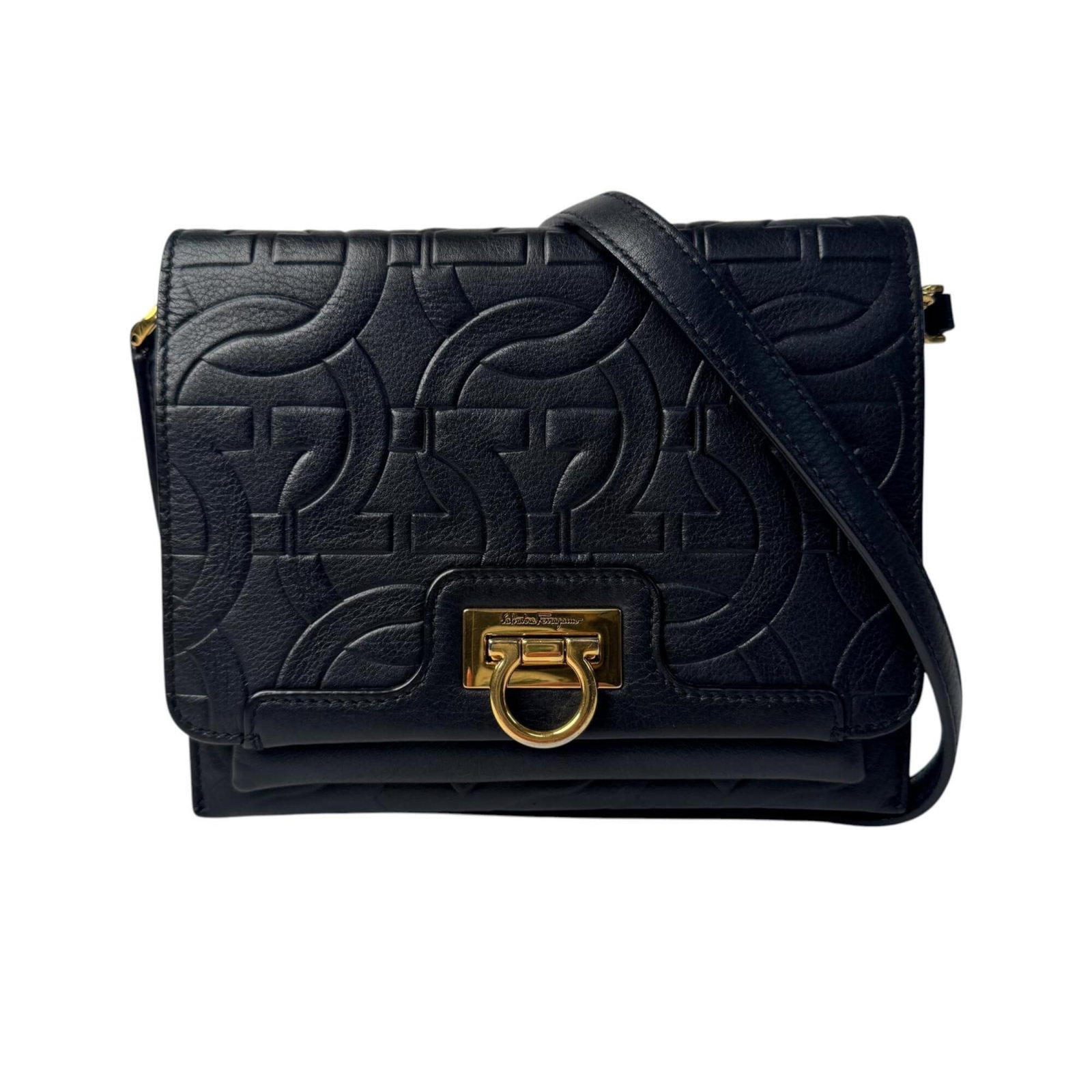 Ferragamo Leather Shoulder Bag: Ferragamo Leather Shoulder Bag Black leather shoulder bag from Salvatore Ferragamo, measuring 15cm x 18.5cm x 4cm. This sleek and stylish bag features high-quality leather construction, making it a ve