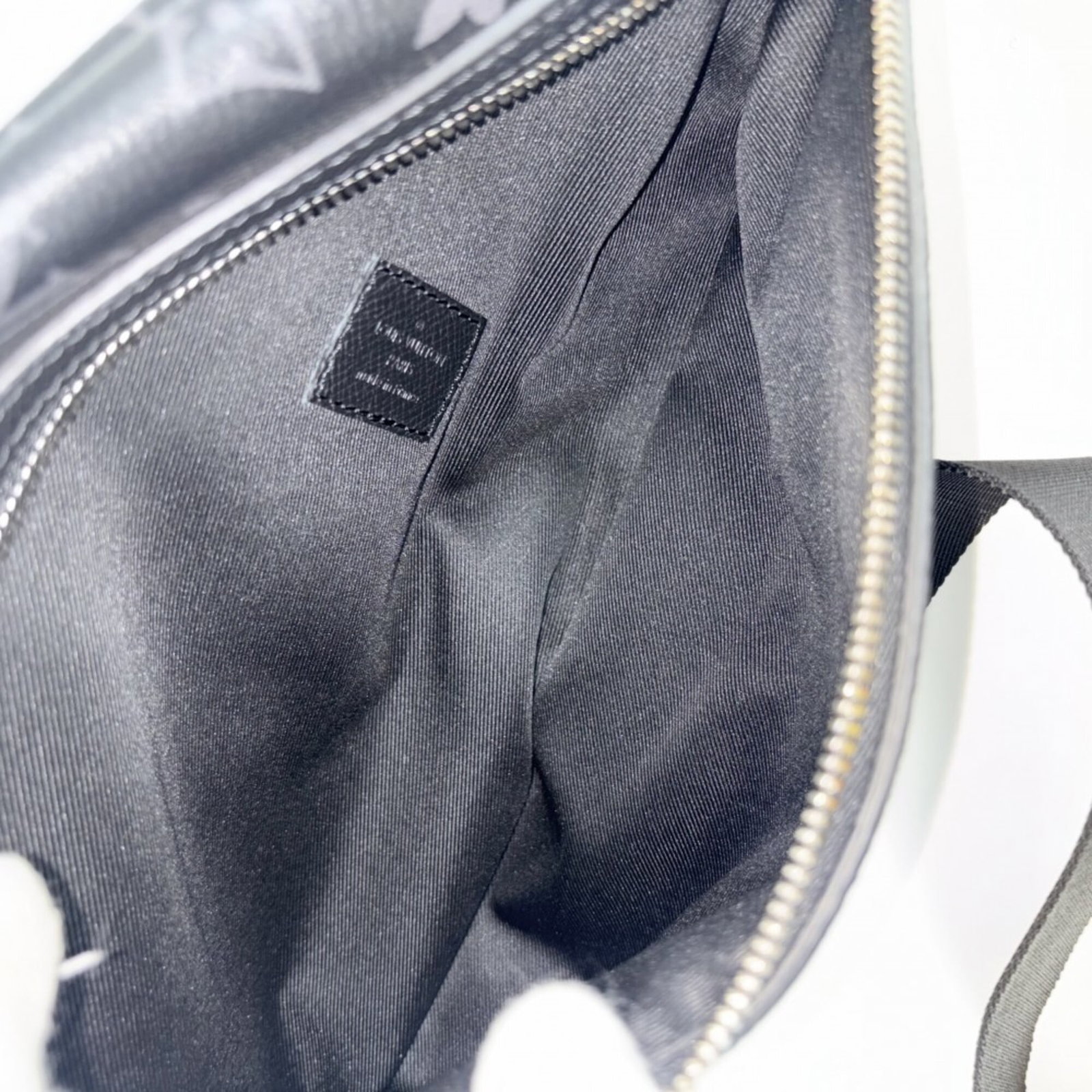 Taigarama Eclipse Monogram Sling Bag Louis - 4