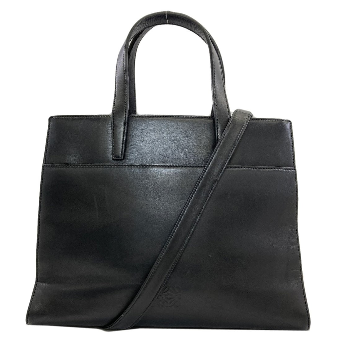 Handbag Lambskin 2Way Anagram Loewe: Handbag Lambskin 2Way Anagram Loewe Lambskin exterior and sleek design make this black LOEWE handbag a stylish addition to any collection. The 2-way anagram closure adds a touch of sophistication,