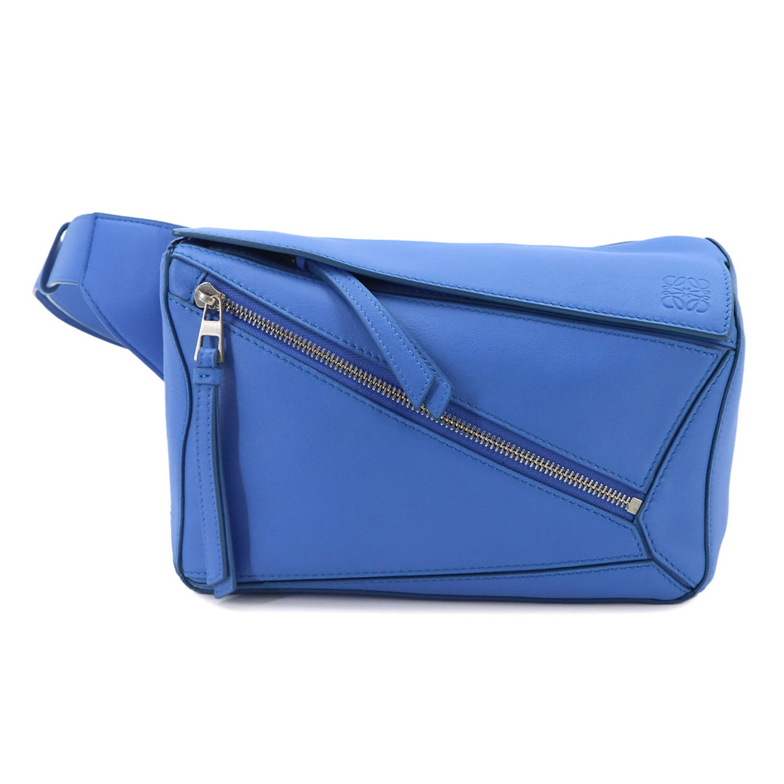 Leather Sling Bag Handbag Loewe: Leather Sling Bag Handbag Loewe Blue Loewe Leather Sling Bag with Classic Design. This blue leather sling bag from Loewe features a timeless design with a size of 15.5cm x 24cm x 10cm, making it a ver