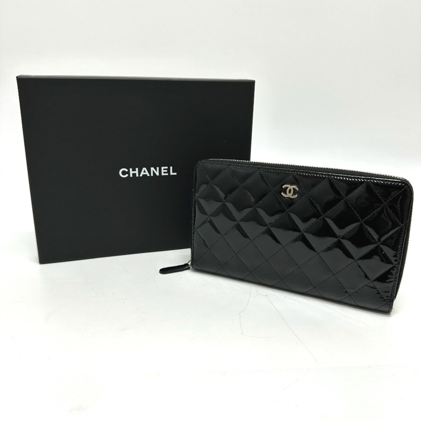 Chanel Long Wallet (Bi-Fold) Leather: Chanel Long Wallet (Bi-Fold) Leather Black leather bi-fold long wallet from Chanel, measuring 13cm x 20cm x 2cm, comes with a box and guarantee card. This classic design is a staple of timeless