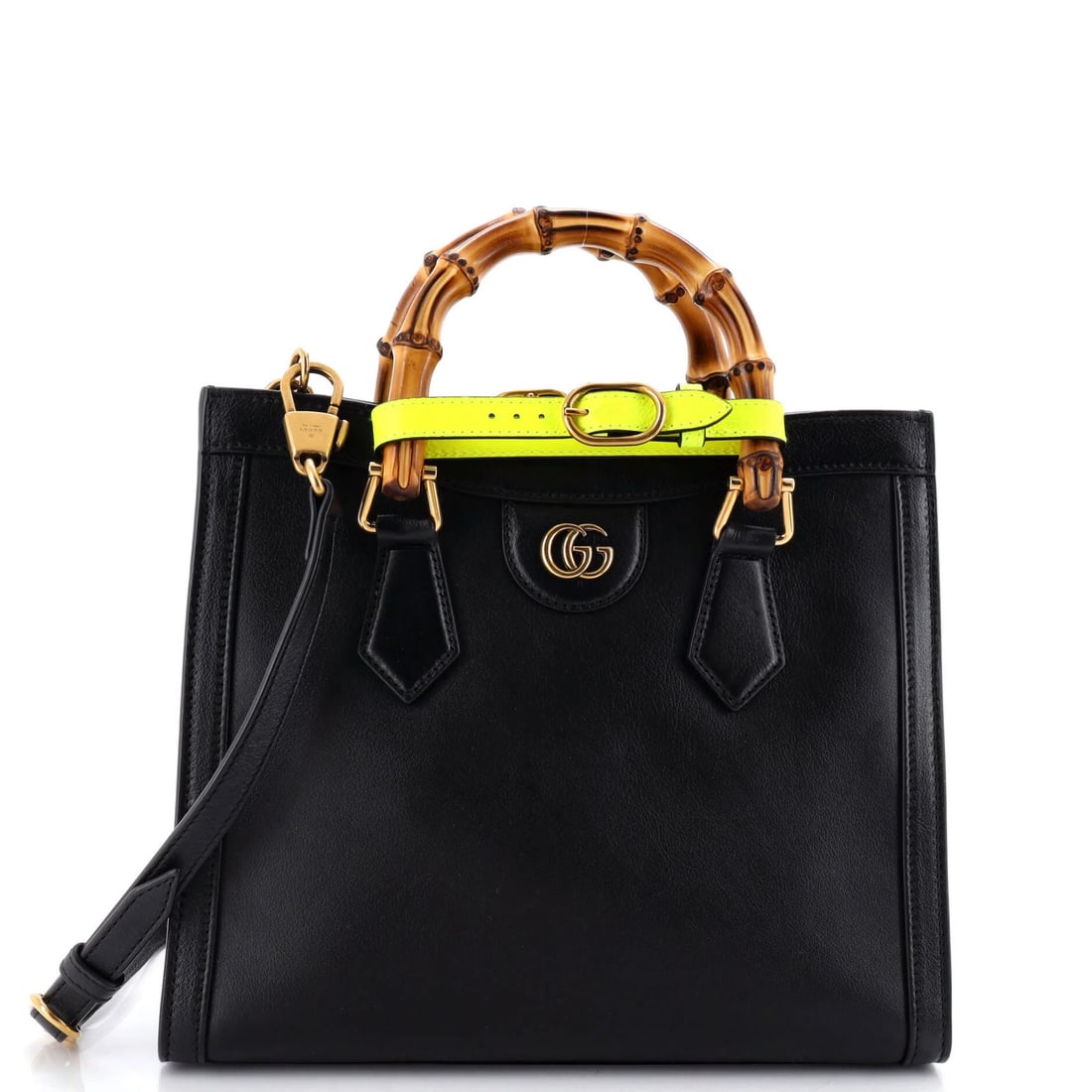 Diana NM Bamboo Tote Small Leather Handle Gucci: Diana NM Bamboo Tote Small Leather Handle Gucci Black leather Gucci Diana NM Bamboo Handle Tote in great condition, featuring a small size and minor creases, scuffs, and edge wear. The exterior is