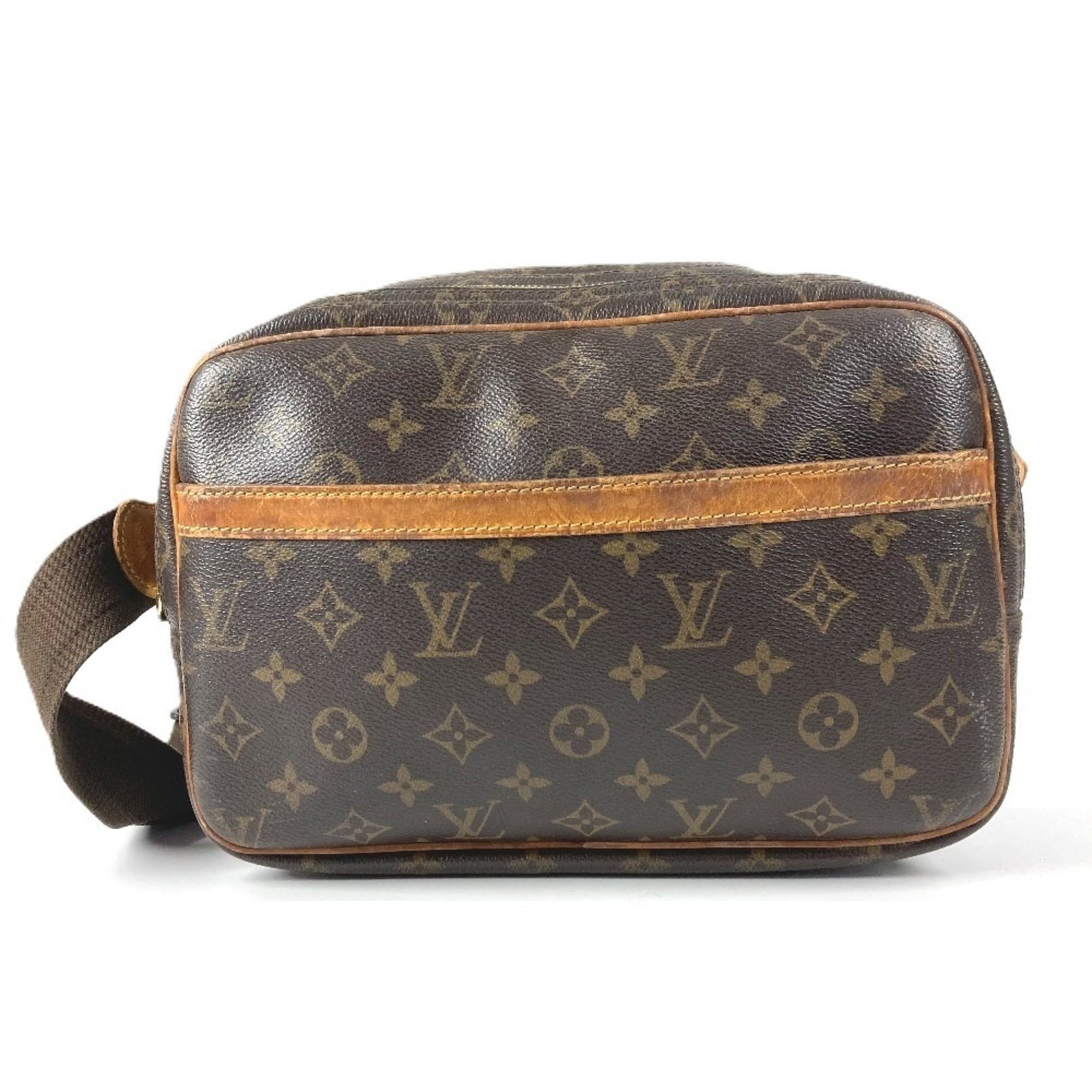 Shoulder Bag Monogram Louis Vuitton: Shoulder Bag Monogram Louis Vuitton Monogrammed with iconic Louis Vuitton design, this brown shoulder bag boasts a timeless classic style. Made from high-quality materials, its 20cm x 26cm x 7cm