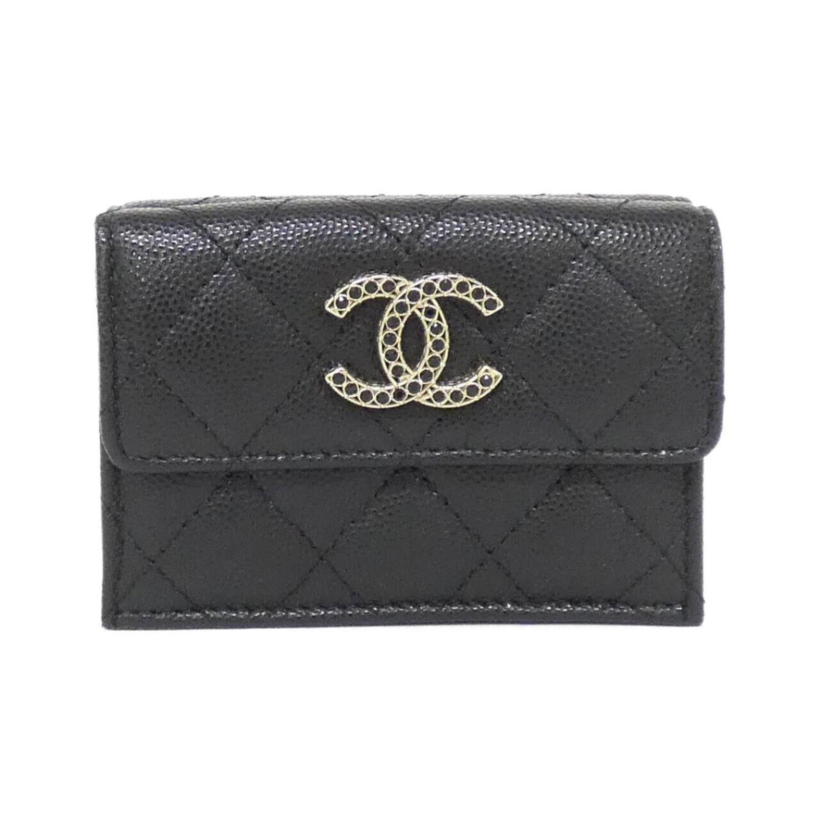 Chanel Wallet (Tri-Fold) Grained Calfskin: Chanel Wallet (Tri-Fold) Grained Calfskin Black Grained Calfskin Tri-Fold Wallet from Chanel features a sleek and sophisticated design, crafted from high-quality grained calfskin. The classic tri-fold