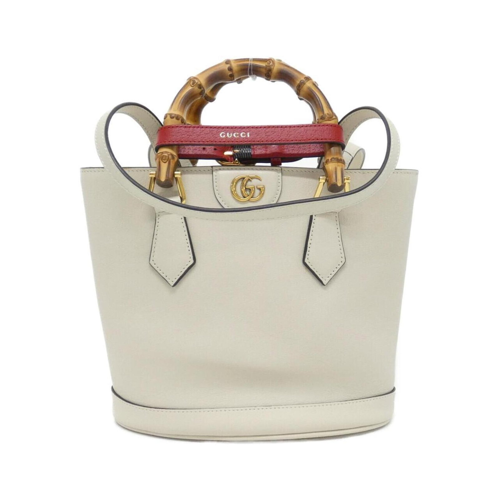 Handbag Leather Gucci: Handbag Leather Gucci White leather Gucci handbag with gold hardware, measuring 20cm x 22cm x 10cm. This classic design features a timeless combination of clean lines and elegant details. The bag's