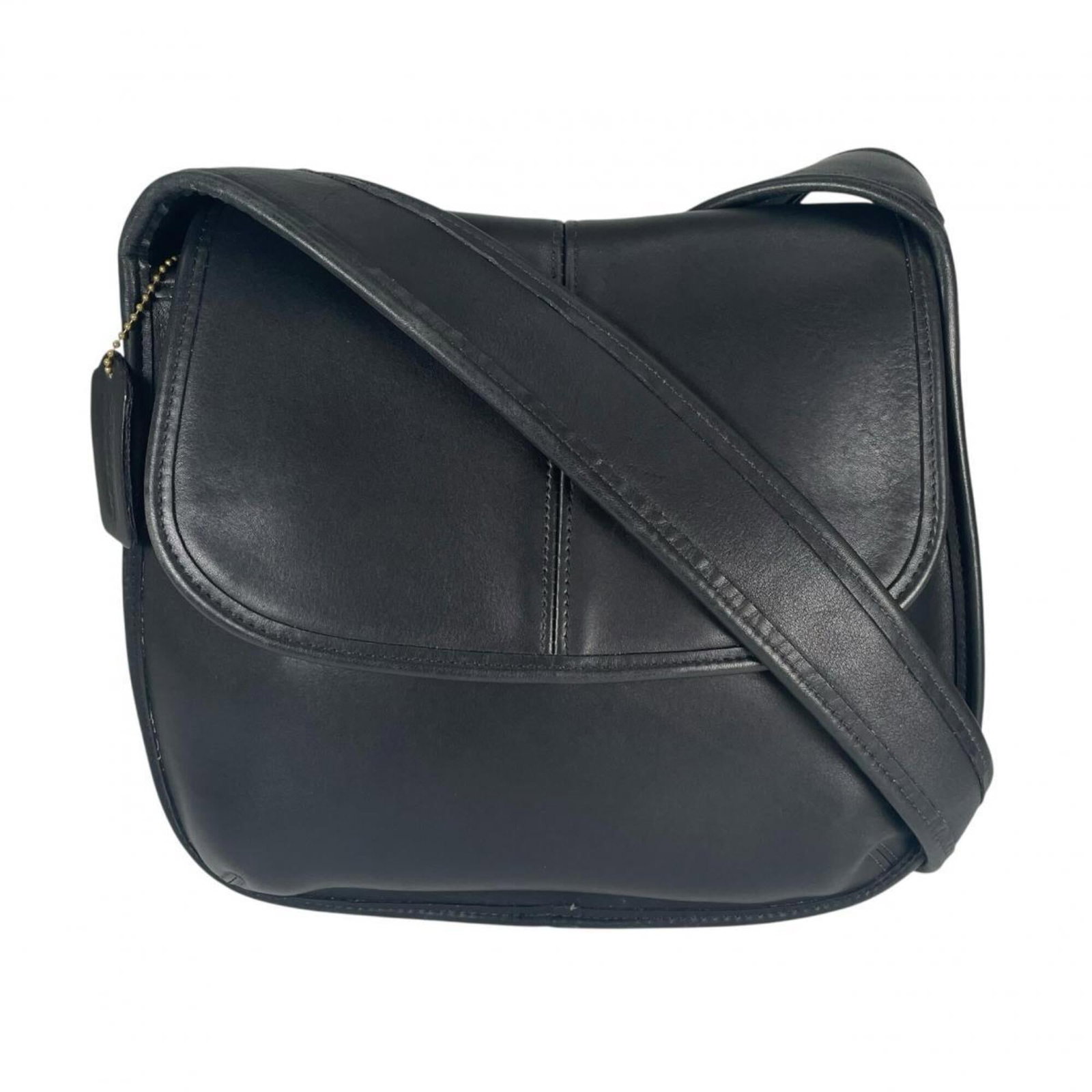 Shoulder Bag Leather Coach: Shoulder Bag Leather Coach The Coach UTD 9034 shoulder bag is a sleek and stylish black leather bag with a classic flap closure and open pocket. Measuring 25cm x 90cm x 6.5cm, it features a sturdy