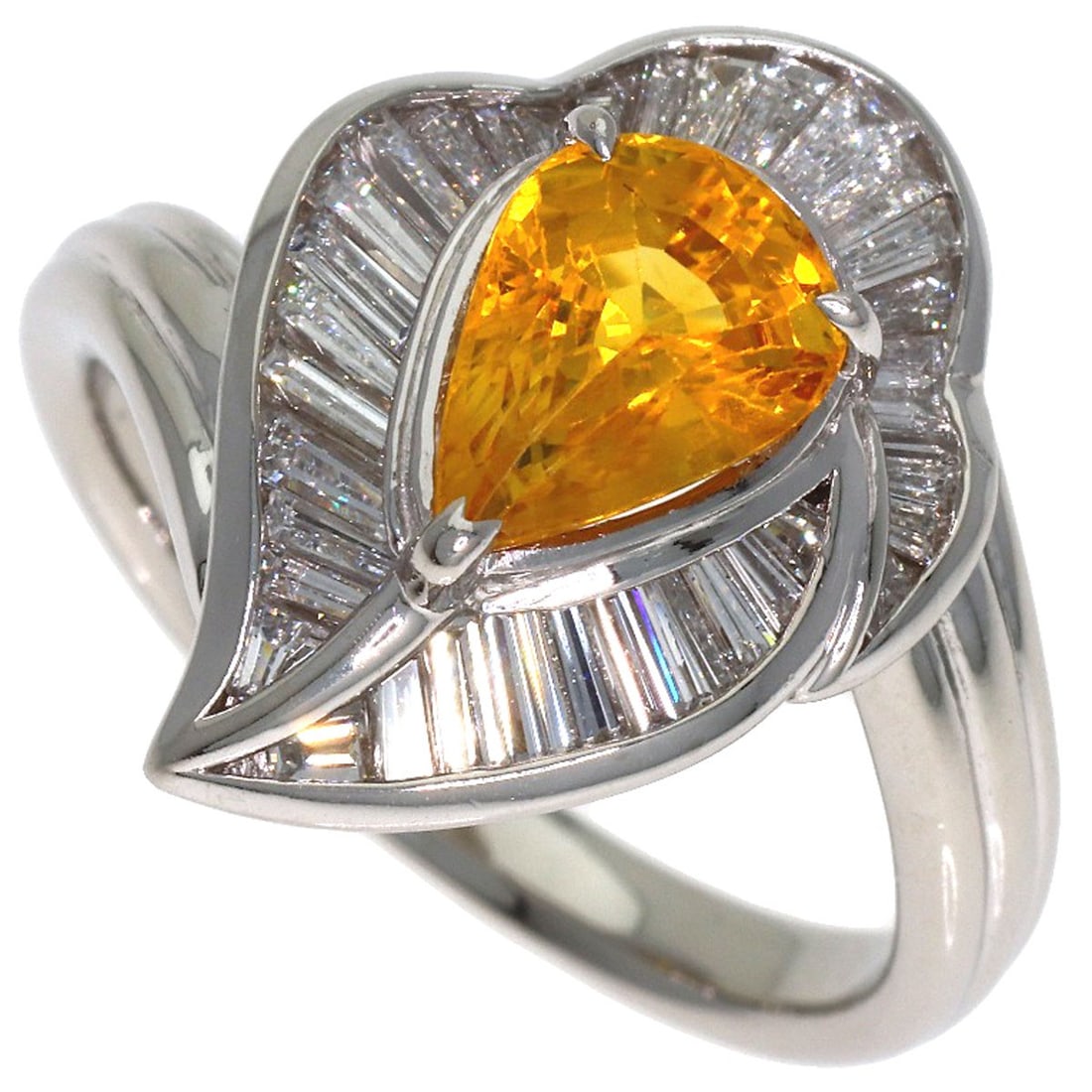 Pt900 Platinum Yellow Sapphire Diamond Ring 9G: Pt900 Platinum Yellow Sapphire Diamond Ring 9G Platinum Yellow Sapphire Diamond Ring 9G boasts a striking combination of a platinum setting and a vibrant silver-yellow sapphire, complemented by a