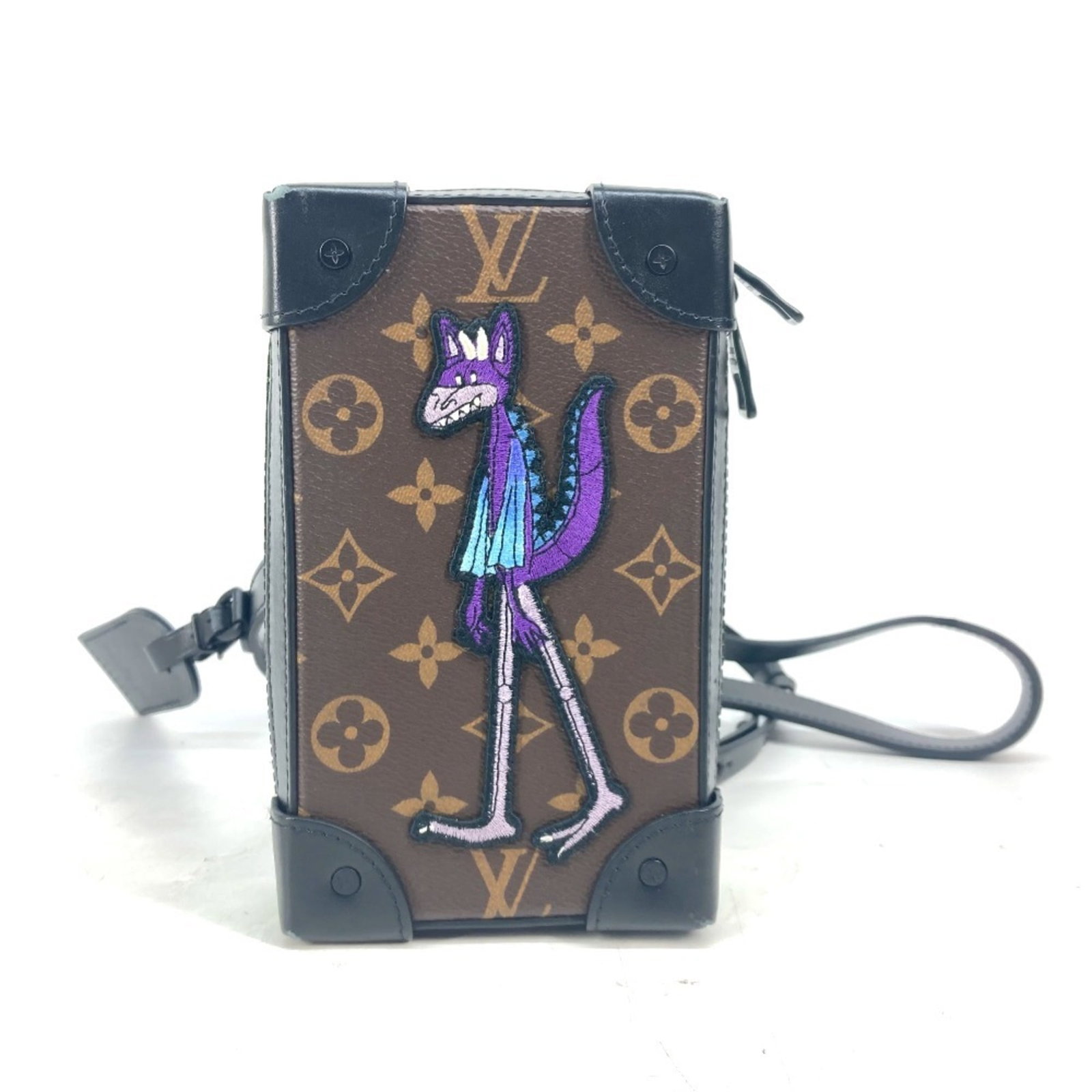 Shoulder Bag Monogram Pochette Louis Vuitton: Shoulder Bag Monogram Pochette Louis Vuitton Brown Monogram Pochette from Louis Vuitton features a classic design with a signature monogram pattern. This shoulder bag measures 11cm x 18.5cm x 5.5cm,