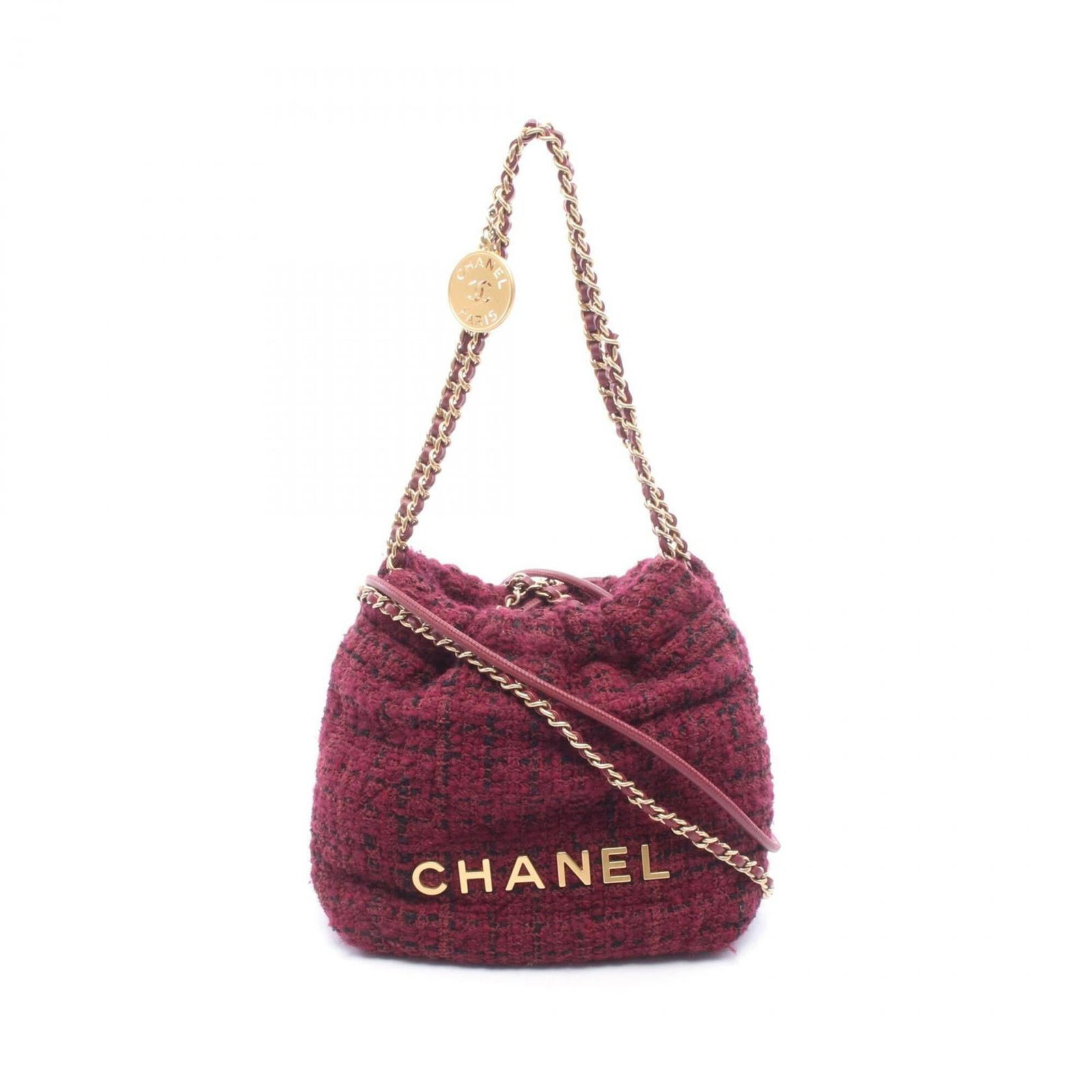Shoulder Bag Handbag Fabric Leather Chanel: Shoulder Bag Handbag Fabric Leather Chanel The shoulder bag features a unique blend of fabric and leather materials, with a classic Chanel design. Bearer of a gold hardware and a signature, this bag