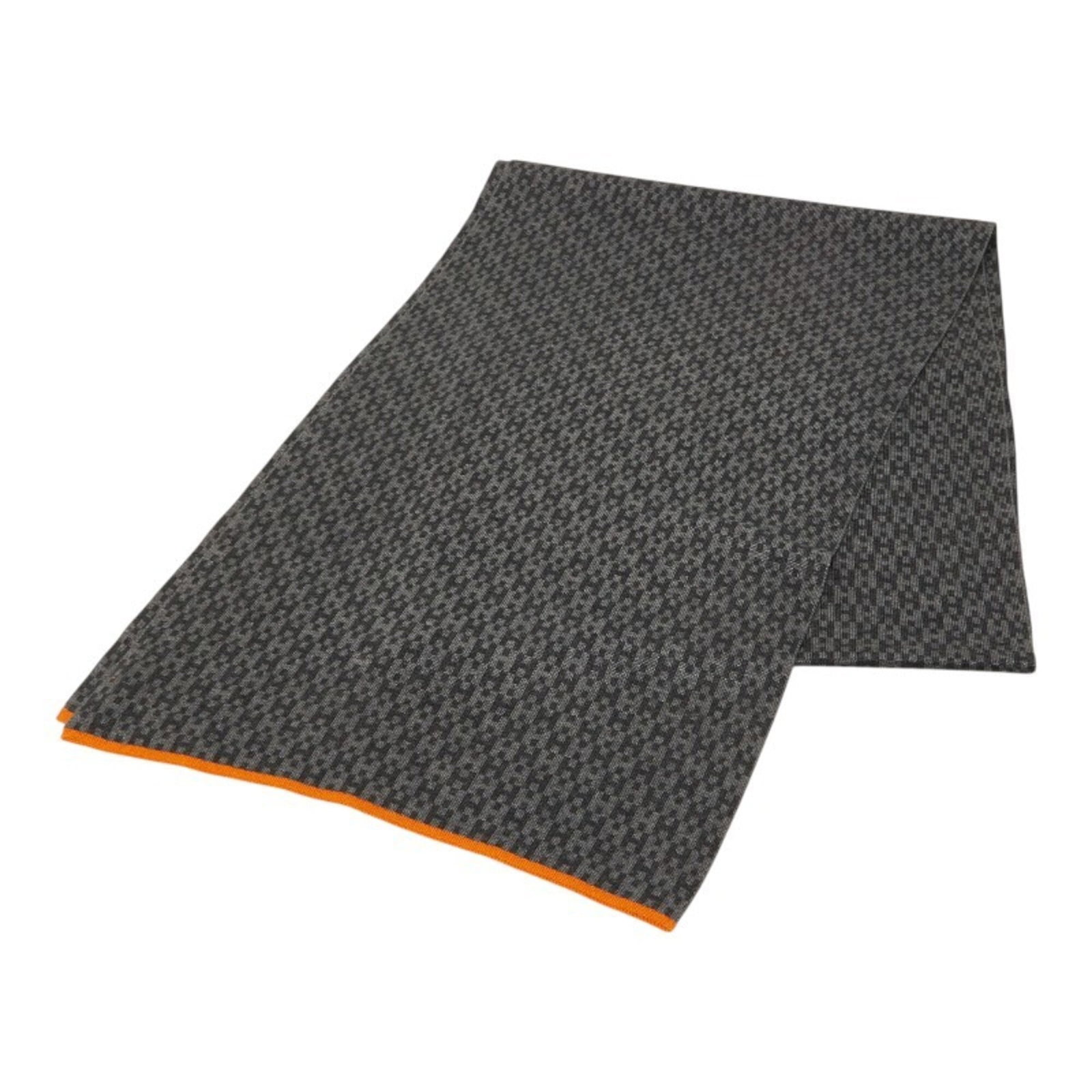 Stole Silk: Stole Silk Silk stole from renowned luxury brand Hermes, boasting a sleek gray color and a generous 1.8m length, perfect for adding a touch of sophistication to any outfit. Made from high-quality silk