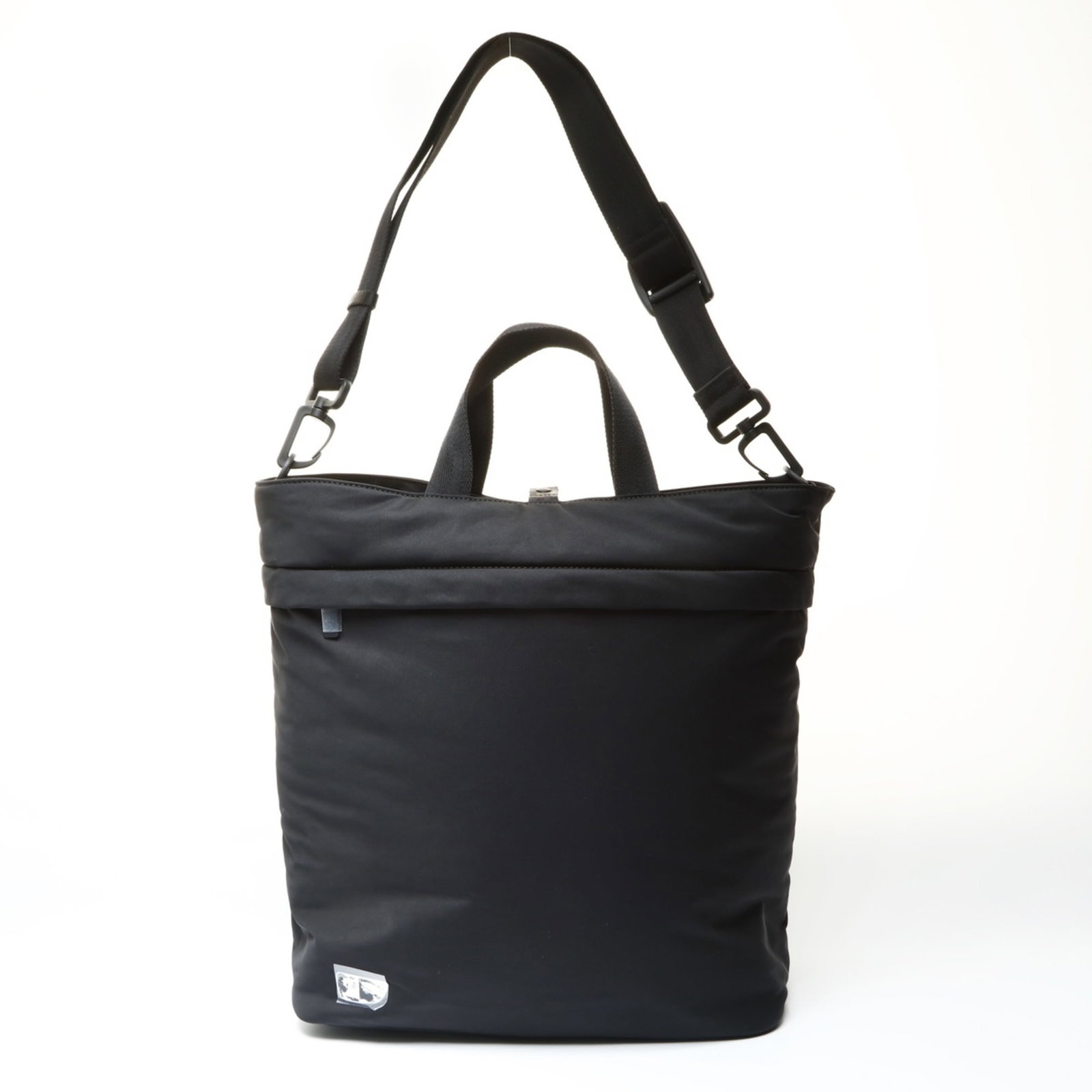 Nylon Tote Bag Burberry Shopping: Nylon Tote Bag Burberry Shopping Black Nylon Tote Bag from Burberry, measuring 42cm x 44cm x 15cm, features adjustable straps with a handle drop of 11.50cm. Made from nylon material, this shopping