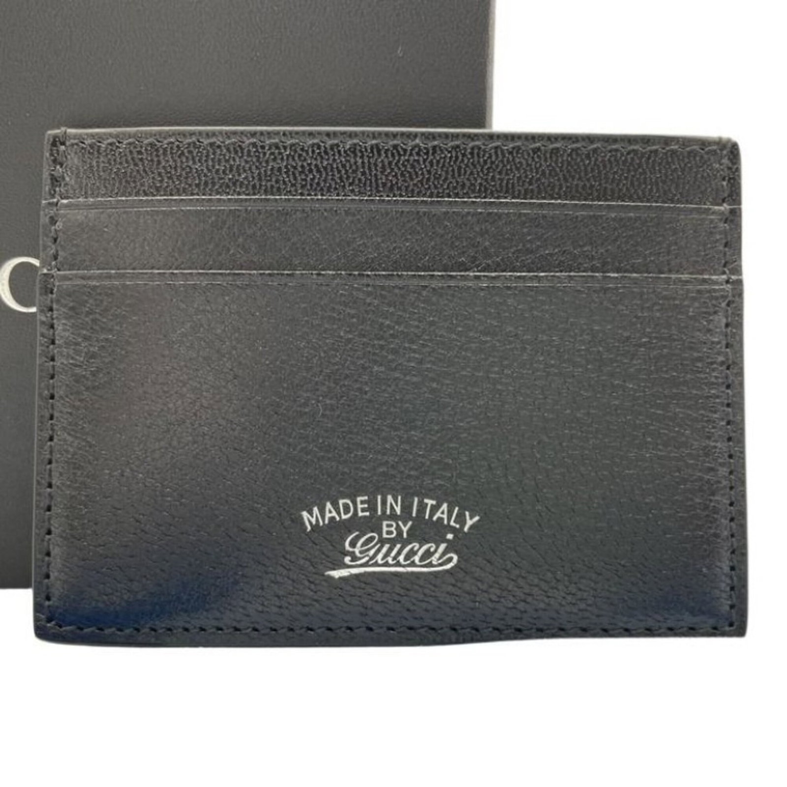 Case Card Leather Gucci: Case Card Leather Gucci Case Card Leather Gucci is made from high-quality leather and features a sleek black design. The compact size of 7.2cm x 10cm makes it a convenient accessory for daily use.
