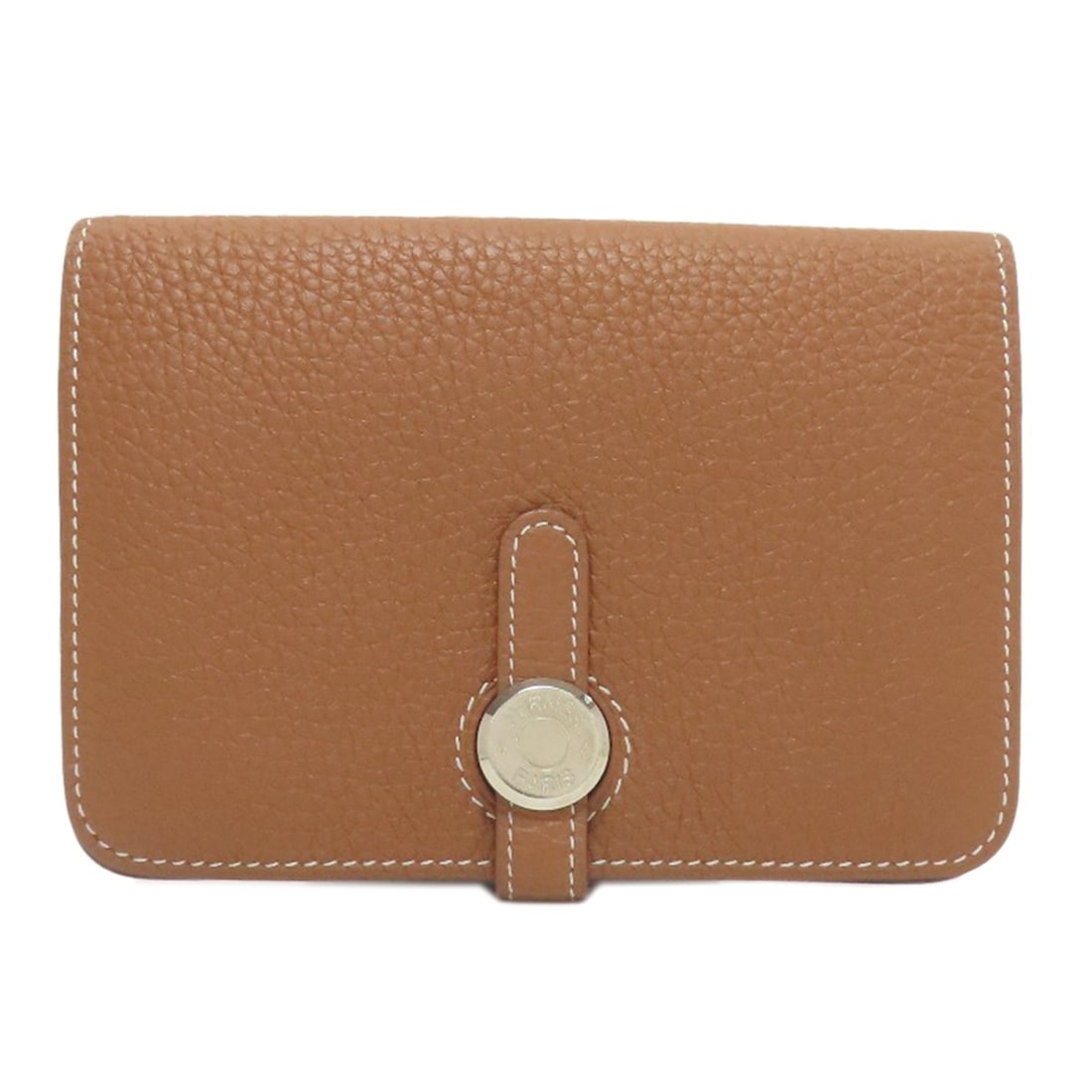 Hermes Dogon Compact Gold Silverhardware Coin Purse Taurillon Clemence: Hermes Dogon Compact Gold Silverhardware Coin Purse Taurillon Clemence Gold Taurillon Clemence Coin Purse from Hermes. This compact gold coin purse features silver hardware, showcasing the iconic