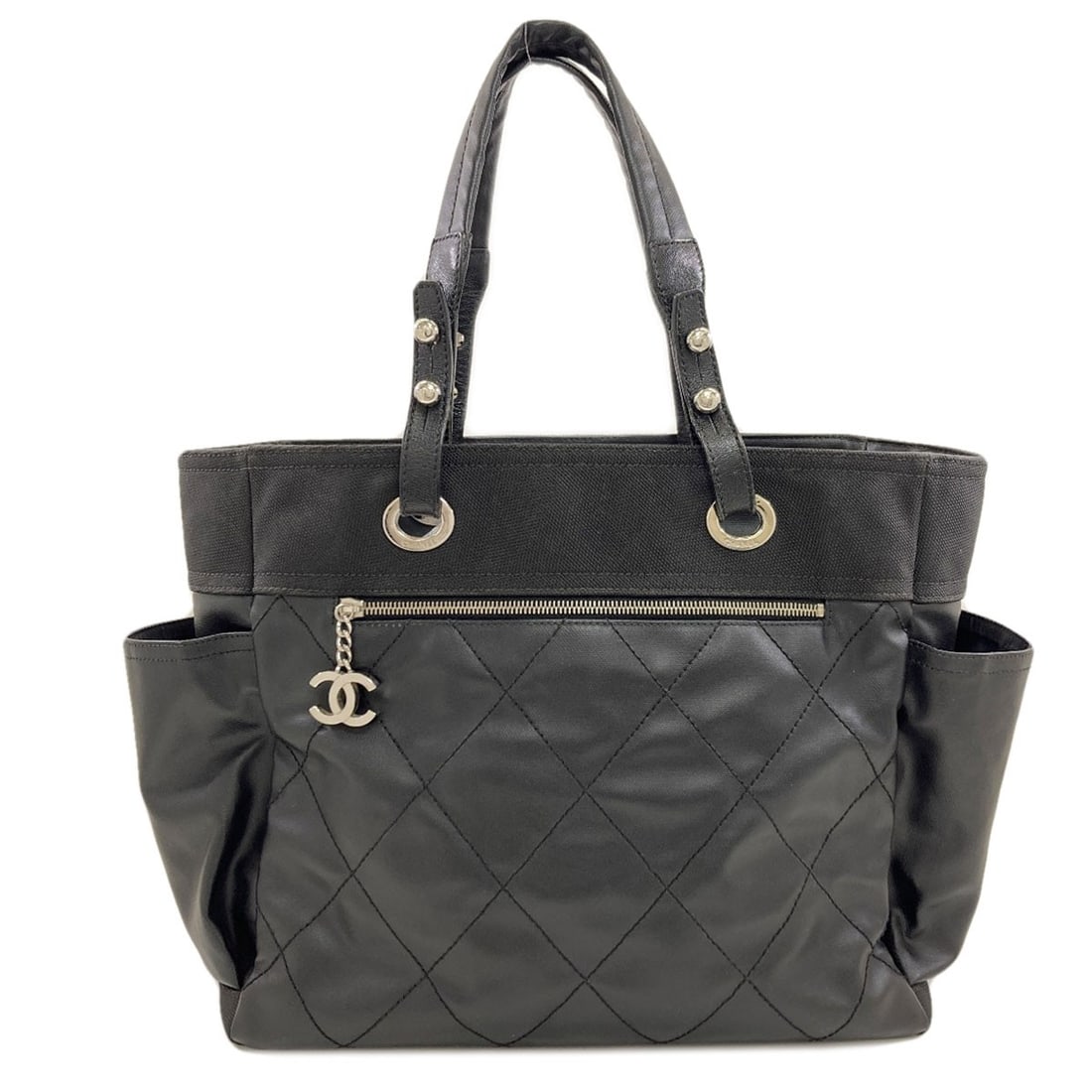 Calf Tote Bag Silverhardware Gm Paris Biarritz Chanel: Calf Tote Bag Silverhardware Gm Paris Biarritz Chanel Calf leather tote bag in black, featuring silver hardware, and bearing the iconic CHANEL style. This classic tote bag is made from high-quality