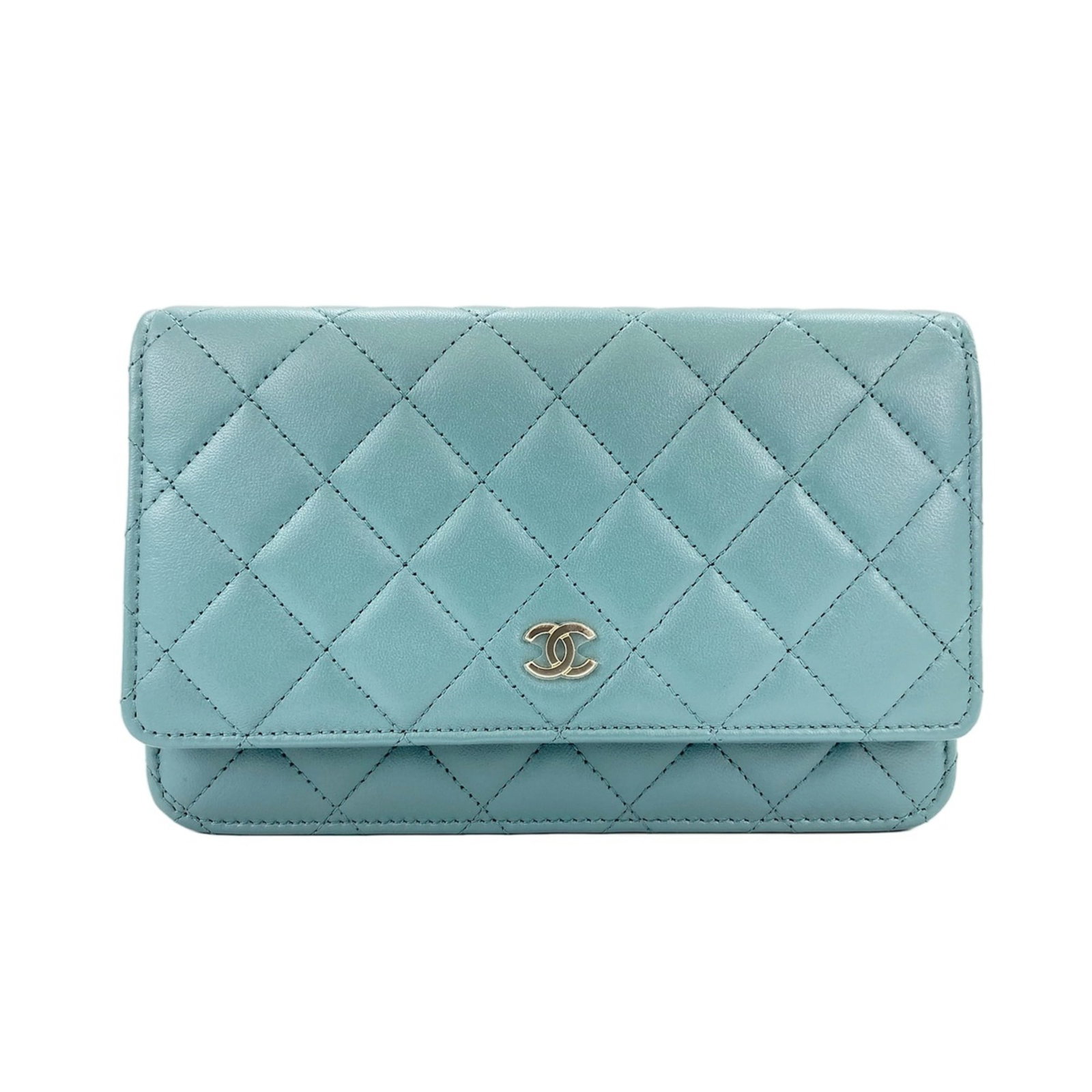 Shoulder Bag by Chanel: Shoulder Bag by Chanel The Matelasse shoulder bag from Chanel boasts a striking green hue, perfectly complemented by its classic design and timeless elegance. Measuring 13cm x 19cm x 5cm, this stylish