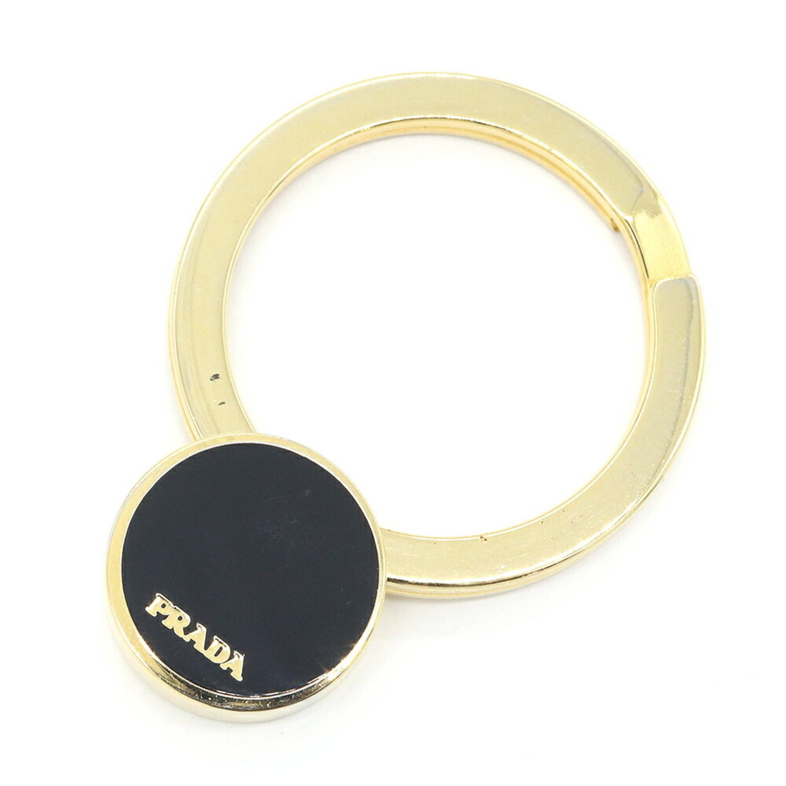 Keyring Metal Prada: Keyring Metal Prada The Prada Keyring Metal is a sleek and sophisticated accessory, featuring a durable metal ring with a black finish. Measuring 3.8cm in diameter, the ring is paired with a 5cm chain