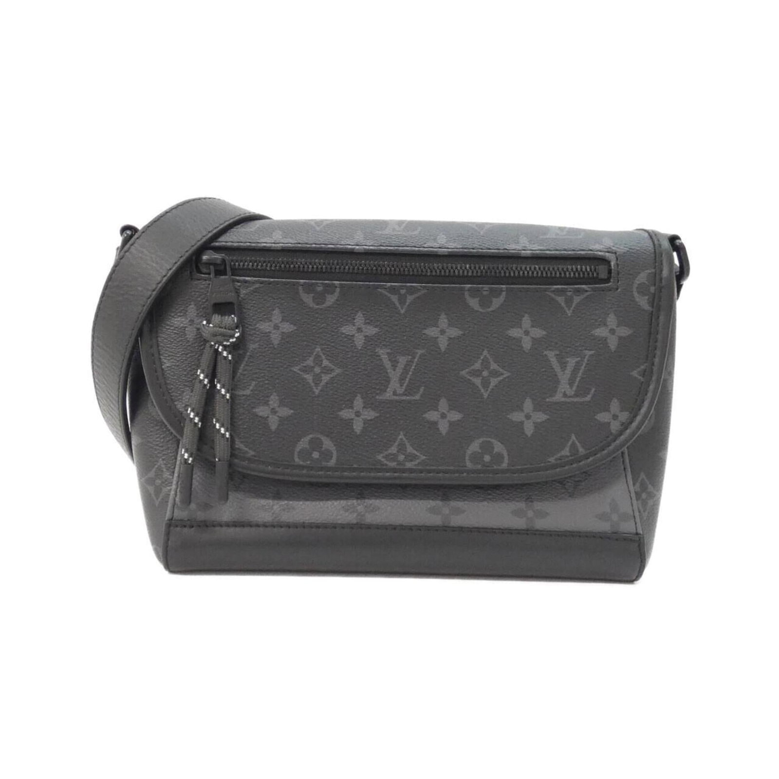 Monogram Eclipse Vuitton Bag Shoulder Louis: Monogram Eclipse Vuitton Bag Shoulder Louis The Monogram Eclipse Vuitton Bag Shoulder Louis is a sleek and stylish shoulder bag featuring the iconic Monogram Eclipse pattern in black and gris. Measuri