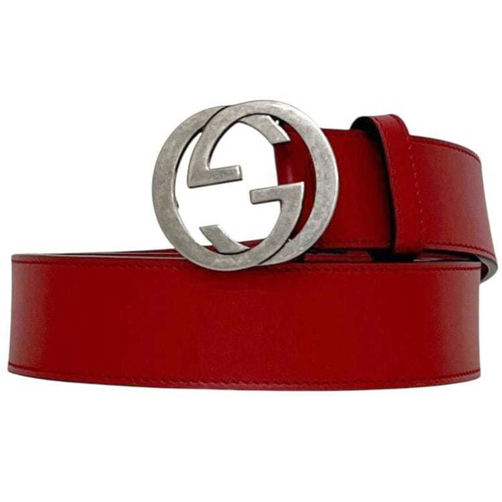 Standard Belt Gucci: Standard Belt Gucci Standard Belt Gucci. Made from high-quality leather, this classic belt features a striking red metal buckle. Its timeless design and sleek silhouette make it a versatile accessory