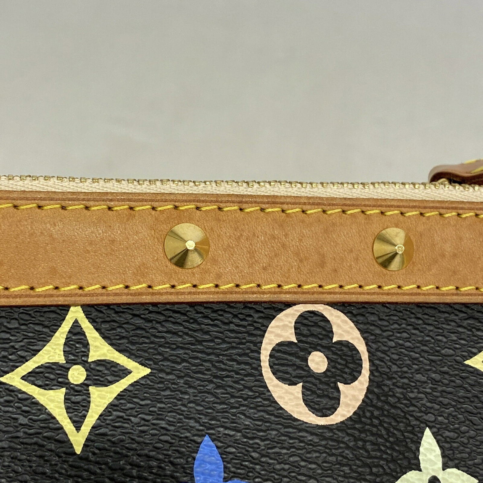 Louis Vuitton Pouch - 8