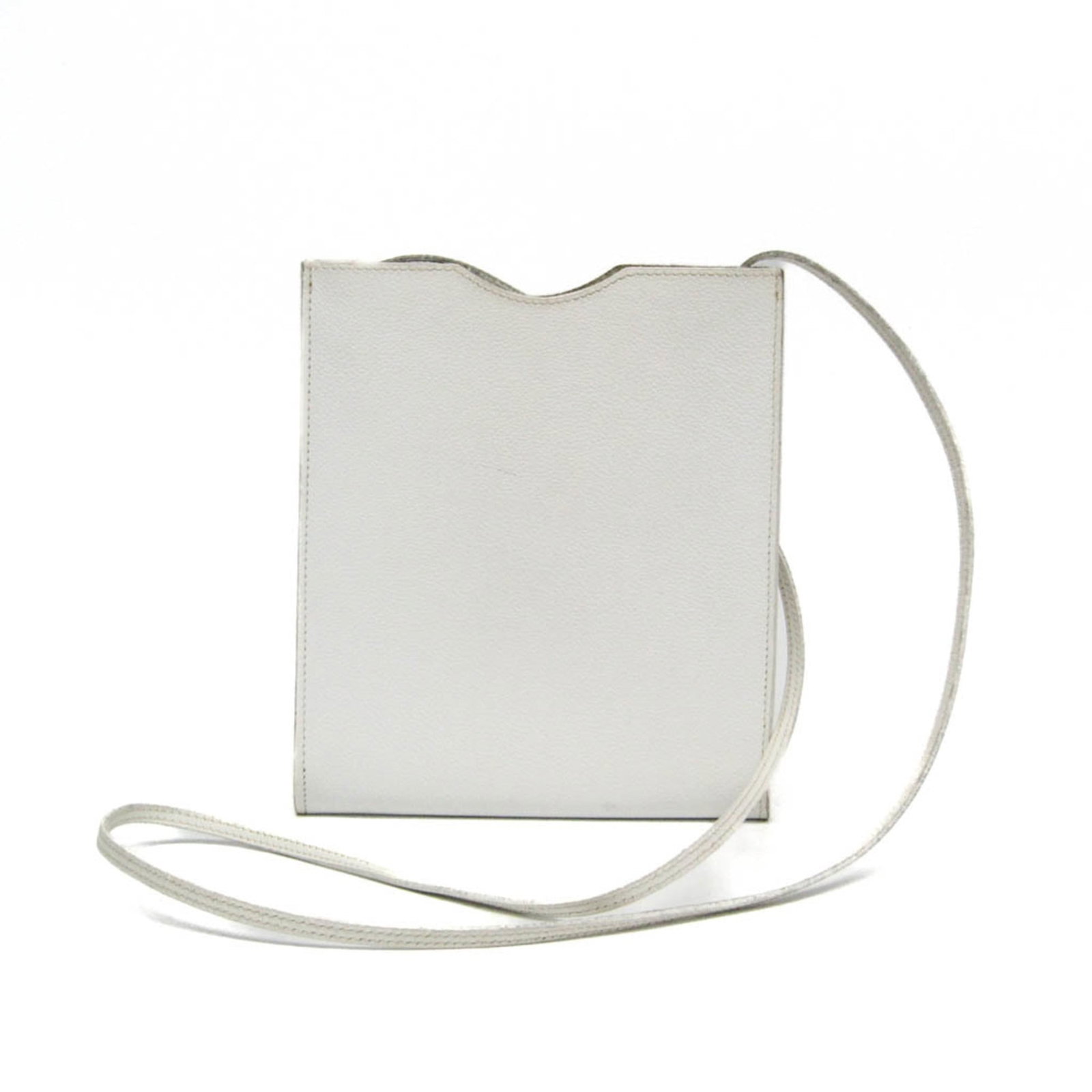 Chevre Leather Hermes Bag: Chevre Leather Hermes Bag Chevre leather and open closure create a sleek, modern look in this Hermes bag. Made from high-quality chevre leather, this shoulder bag is both durable and stylish. Its
