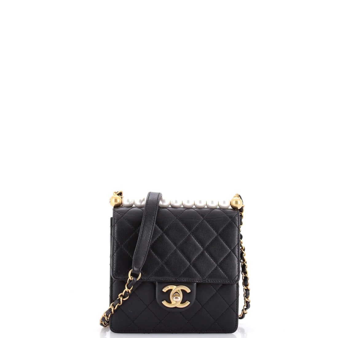 Chic Pearls Bag Quilted Goatskin Mini Chanel: Chic Pearls Bag Quilted Goatskin Mini Chanel Black quilted goatskin exterior, gold interior, and aged gold hardware define the Chic Pearls Flap Bag Mini Chanel, a compact cross body bag with a chic,