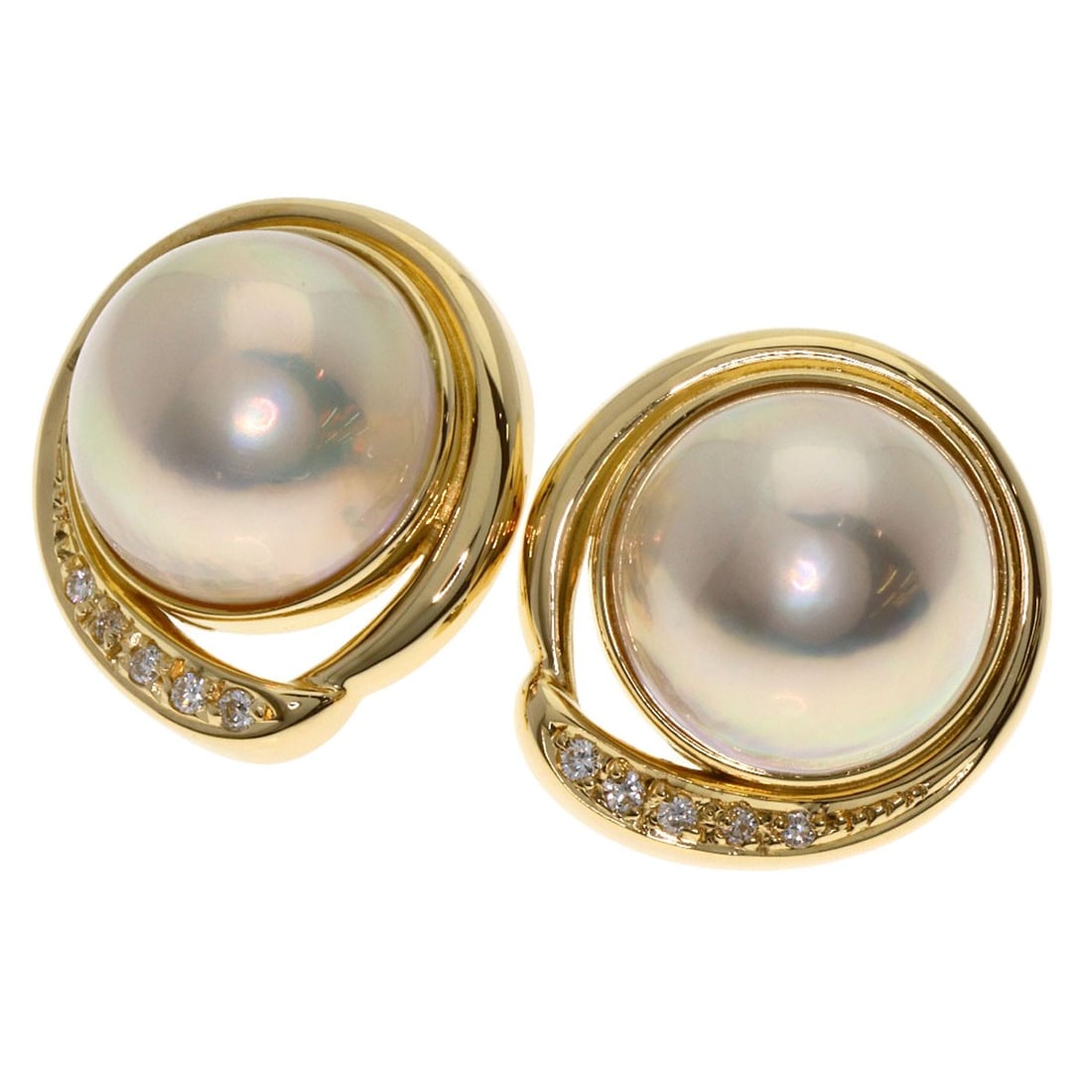 K18 Yellow Gold Pearl Diamond Earring Mabe Tasaki: K18 Yellow Gold Pearl Diamond Earring Mabe Tasaki K18 Yellow Gold Pearl Diamond Earring Mabe Tasaki boasts a striking combination of gold and diamonds, with two D 0.06ct pearls adding a touch of elega