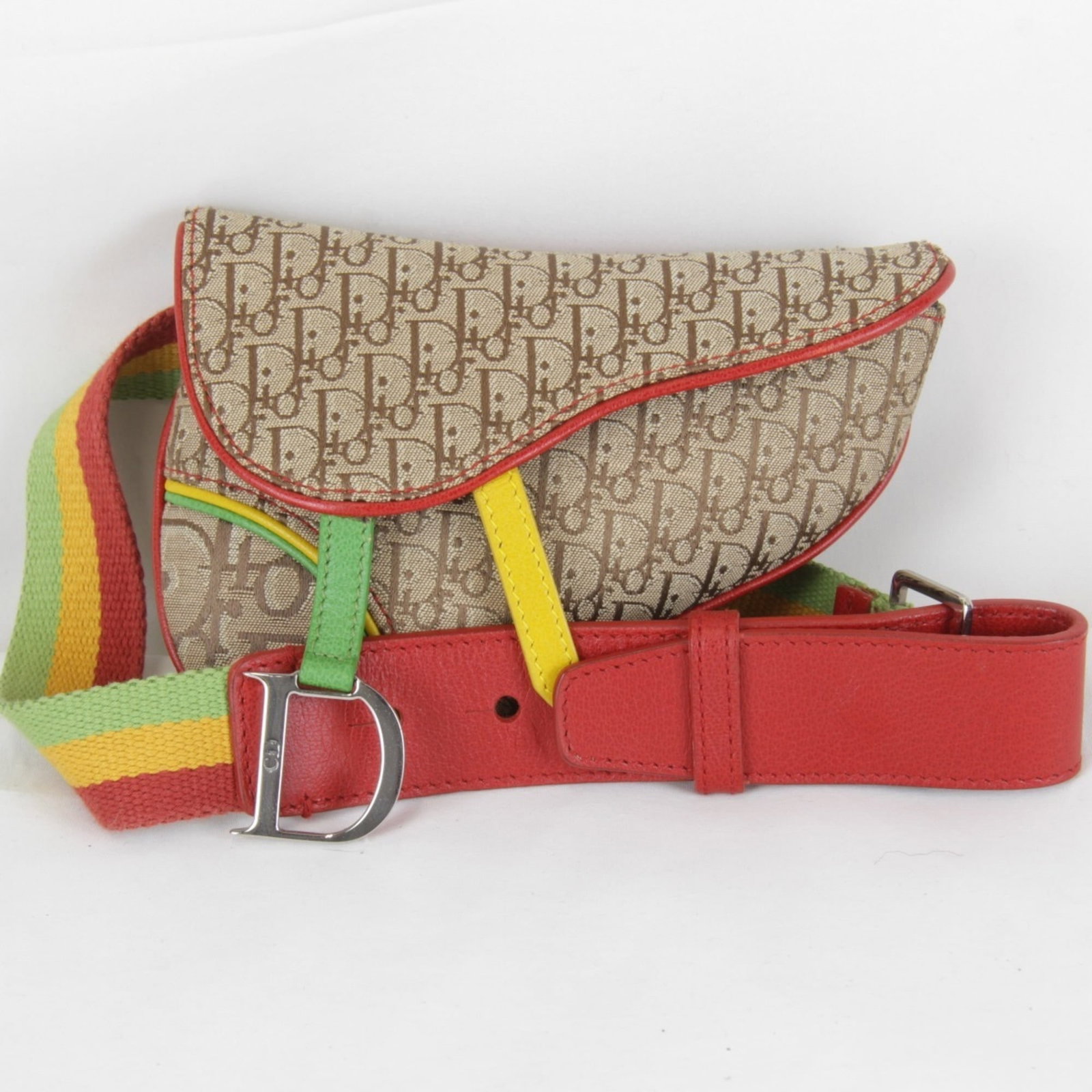 Canvas Fanny Pack Christian Dior: Canvas Fanny Pack Christian Dior Canvas Fanny Pack by Christian Dior. This beige canvas fanny pack features a magnet closure and measures 12cm x 16cm x 3cm. Made from high-quality canvas, it weighs