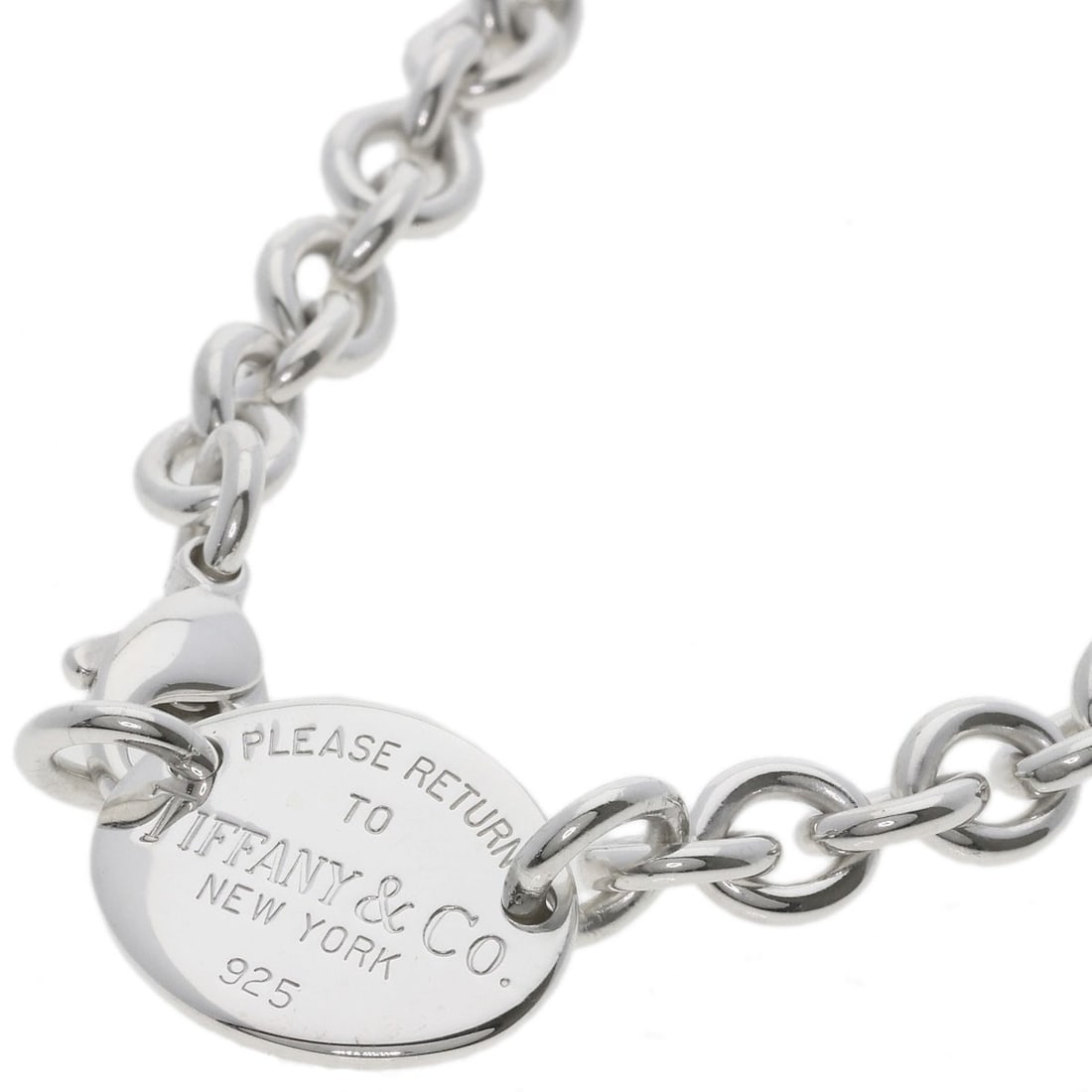 Silver Oval Necklace Return Tiffany Co: Silver Oval Necklace Return Tiffany Co Silver Oval Necklace from Tiffany Co. Item Specifics: Brand: TIFFANY&Co. Style: Necklace Material: Silver Color: Silver Metal: SV Main Stone: No stone Type: