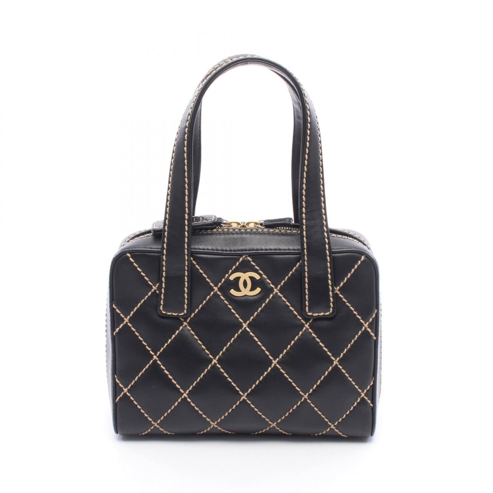 Handbag Leather from Chanel: Handbag Leather from Chanel This black leather handbag from Chanel measures 17cm x 23cm x 9cm and features high-quality craftsmanship. The sleek design and classic style make it a timeless accessory