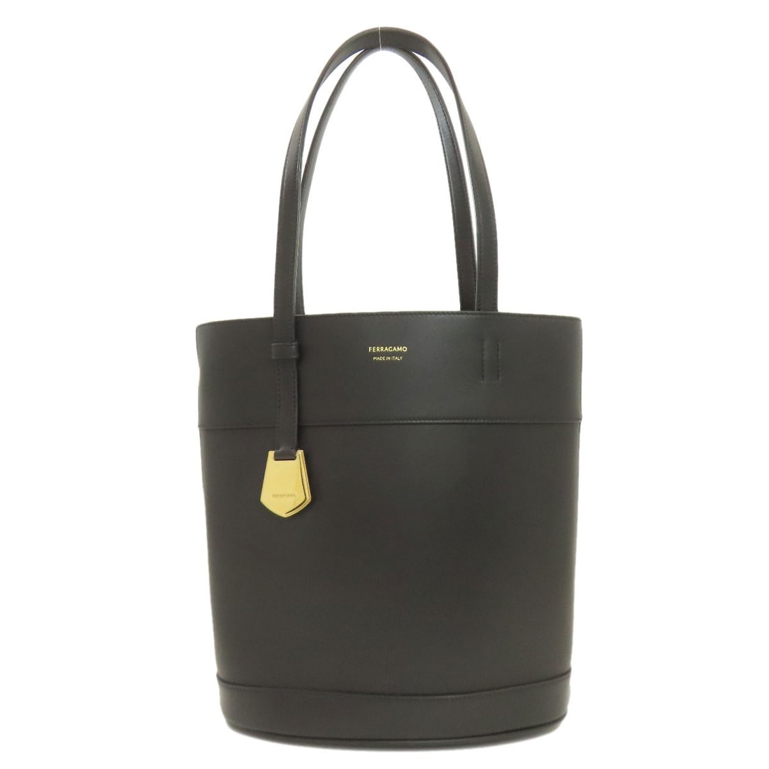 Ferragamo Salvatore Logo Tote Bag Leather: Ferragamo Salvatore Logo Tote Bag Leather Black leather Salvatore Ferragamo tote bag with a classic Salvatore logo. Made from high-quality leather, this timeless tote is a stylish and versatile