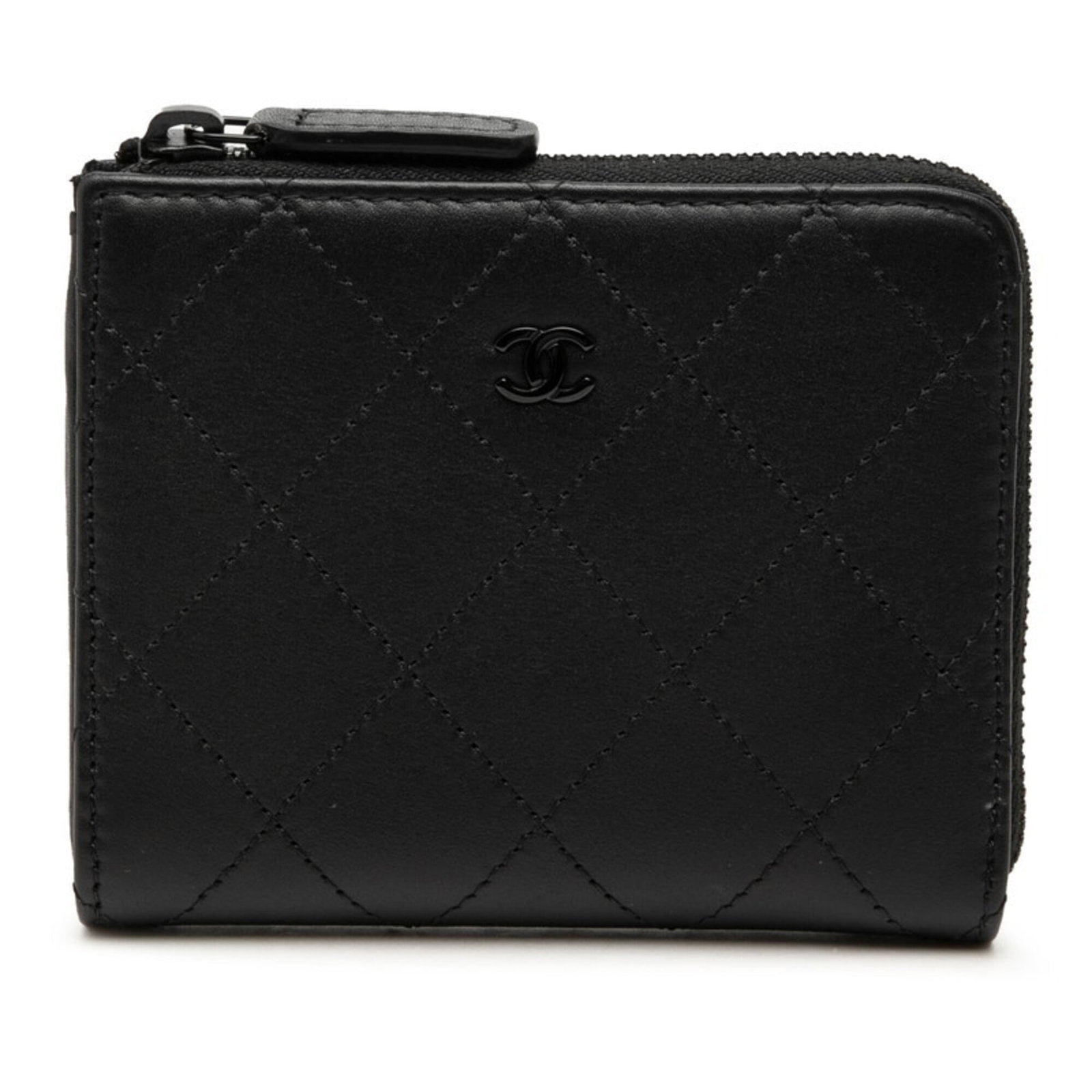 Coin purse in leather case: Coin purse in leather case This sleek leather coin purse is crafted in black, with a compact size that fits perfectly in a purse or pocket. Its durable leather case provides a stylish and practical