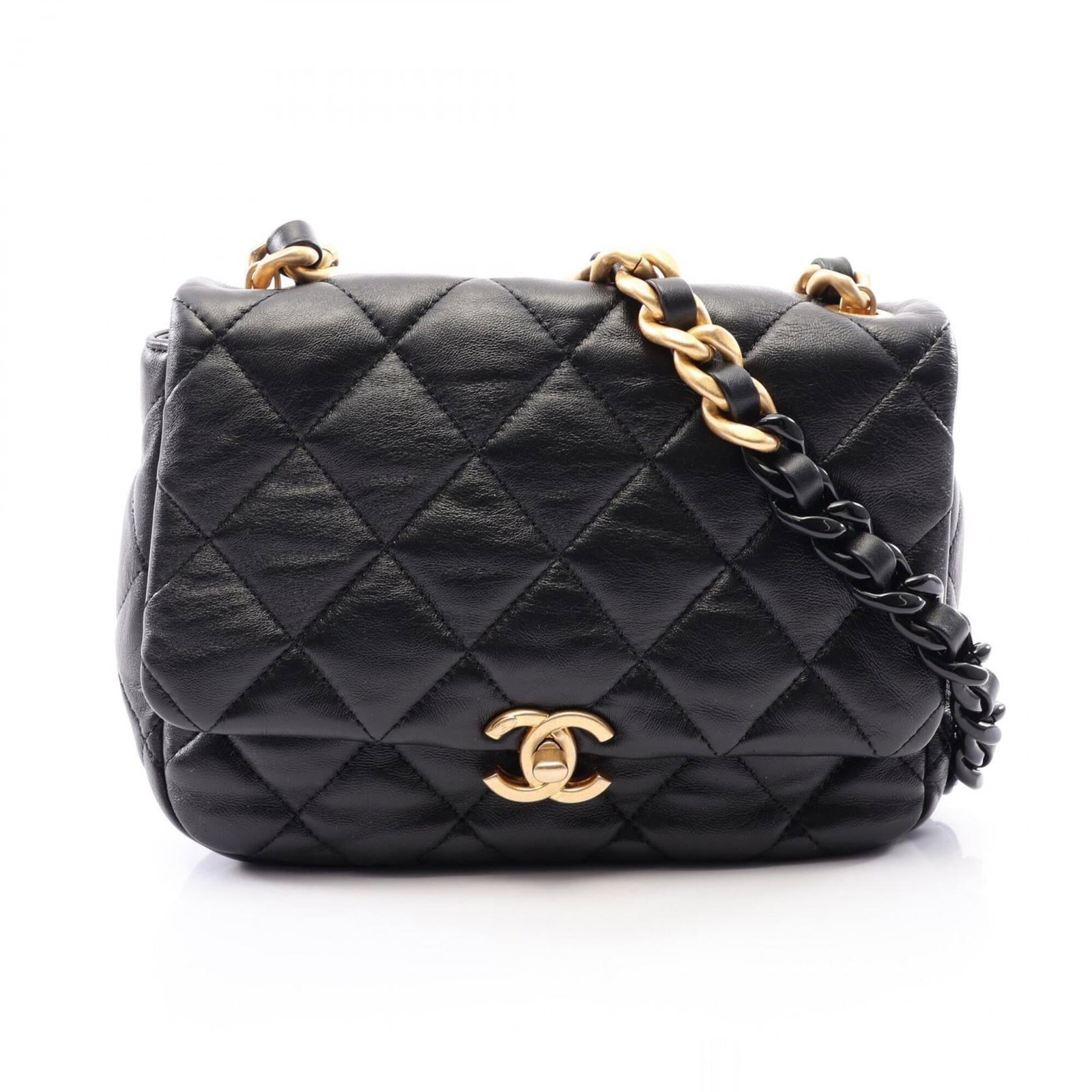 Shoulder Bag Leather Handbag Chanel: Shoulder Bag Leather Handbag Chanel Black leather shoulder bag with a classic Matelasse design, measuring 16cm x 21cm x 6cm. The bag features a 110cm adjustable strap and is made from high-quality
