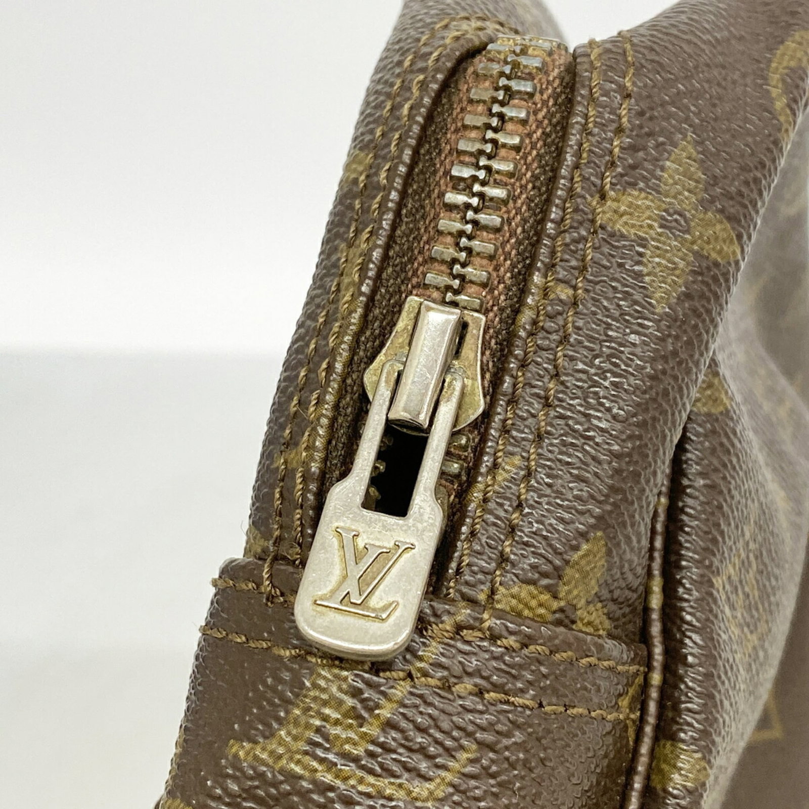 Louis Vuitton Pouch - 7