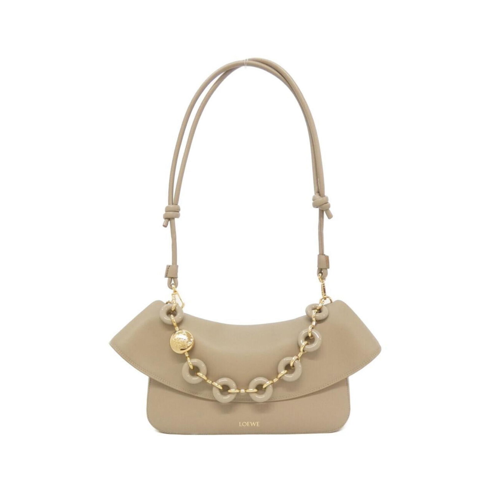 Shoulder Bag Leather: Shoulder Bag Leather Calfskin leather construction provides a durable and supple base for this shoulder bag, while its beige and sand color options offer a versatile choice. Measuring 16cm x 25cm x