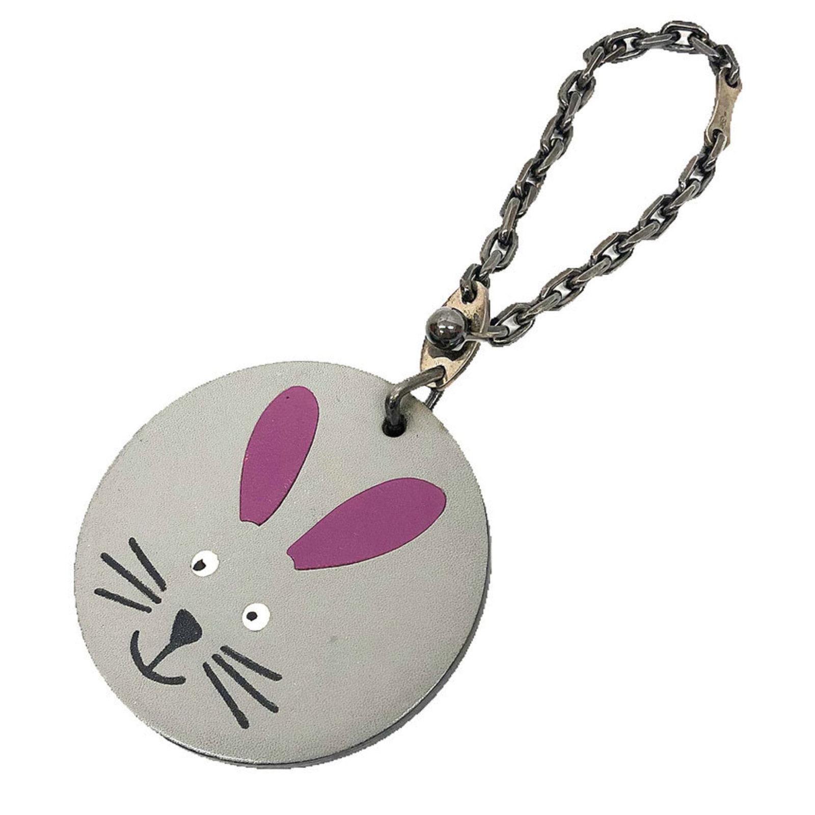 Silver Key Chain Leather Hermes: Silver Key Chain Leather Hermes Silver Key Chain Leather Hermes features a 4.5cm x 4.5cm gray leather charm with a silver charm, made from high-quality materials. The compact size makes it a versatile