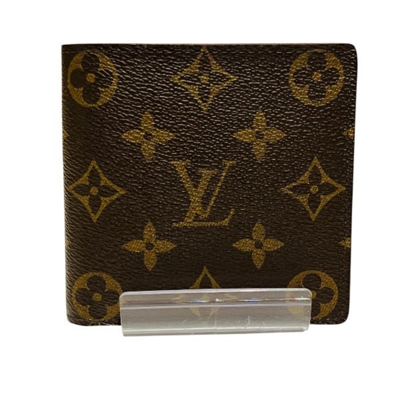 Louis Vuitton Wallet (Bi-Fold) Monogram: Louis Vuitton Wallet (Bi-Fold) Monogram Brown Monogram Louis Vuitton Wallet (Bi-Fold) with classic 10.5cm x 10.5cm x 2cm dimensions, featuring the iconic Monogram pattern. This bi-fold wallet is made 