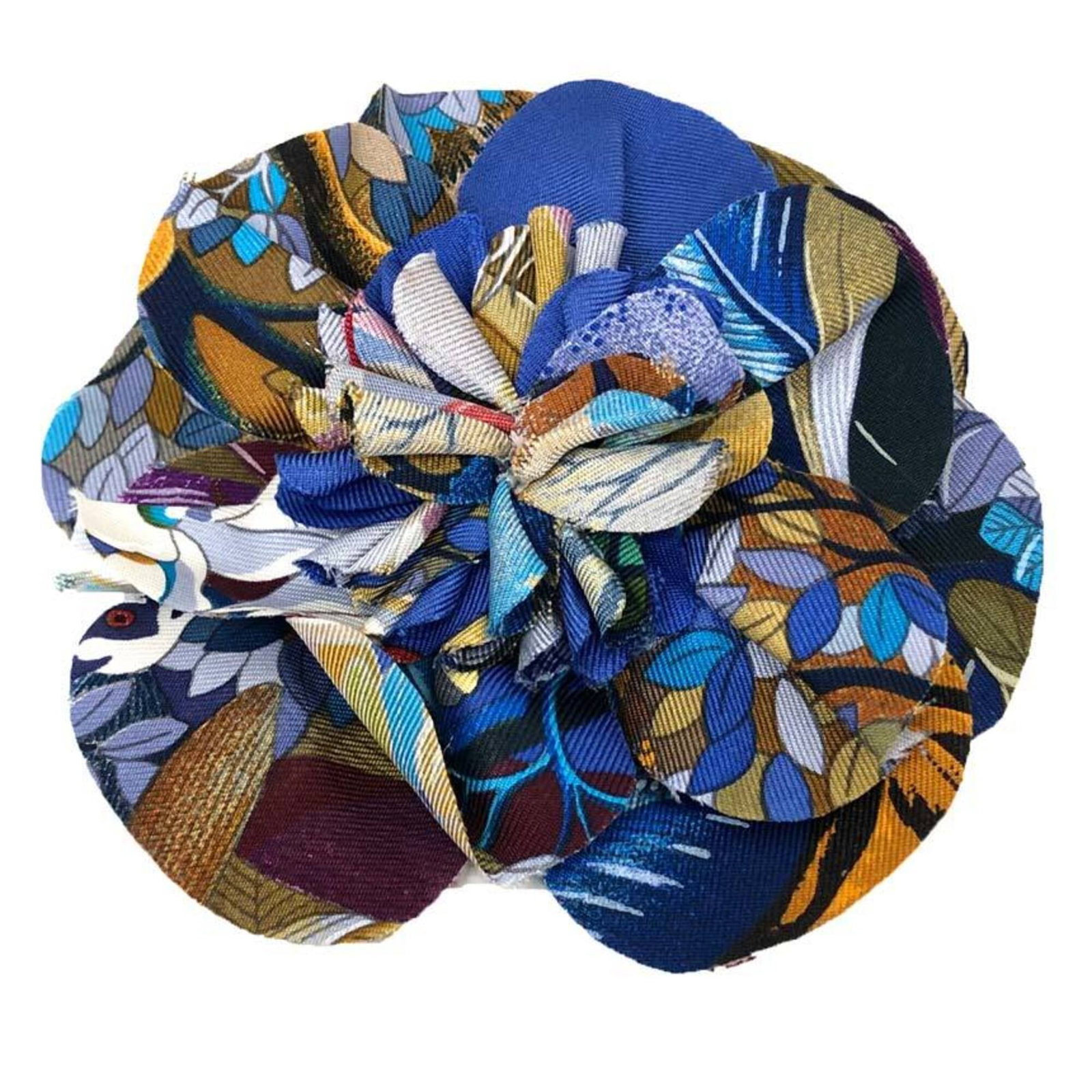 Hair Clip Silk Hermes: Hair Clip Silk Hermes Silk hair clip from Hermes, made in France, features a blue color and a size of 10cm x 3.93''. Item Specifics: Brand: Hermes Country of Origin: France Type: Hair clip Gender: