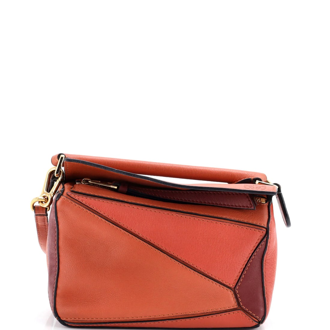 Loewe Puzzle Bag Leather Mini: Loewe Puzzle Bag Leather Mini The Loewe Puzzle Bag Leather Mini is a stylish cross body bag with a rich brown leather exterior, featuring a neutral interior and gold hardware. Measuring 4.5" high and 