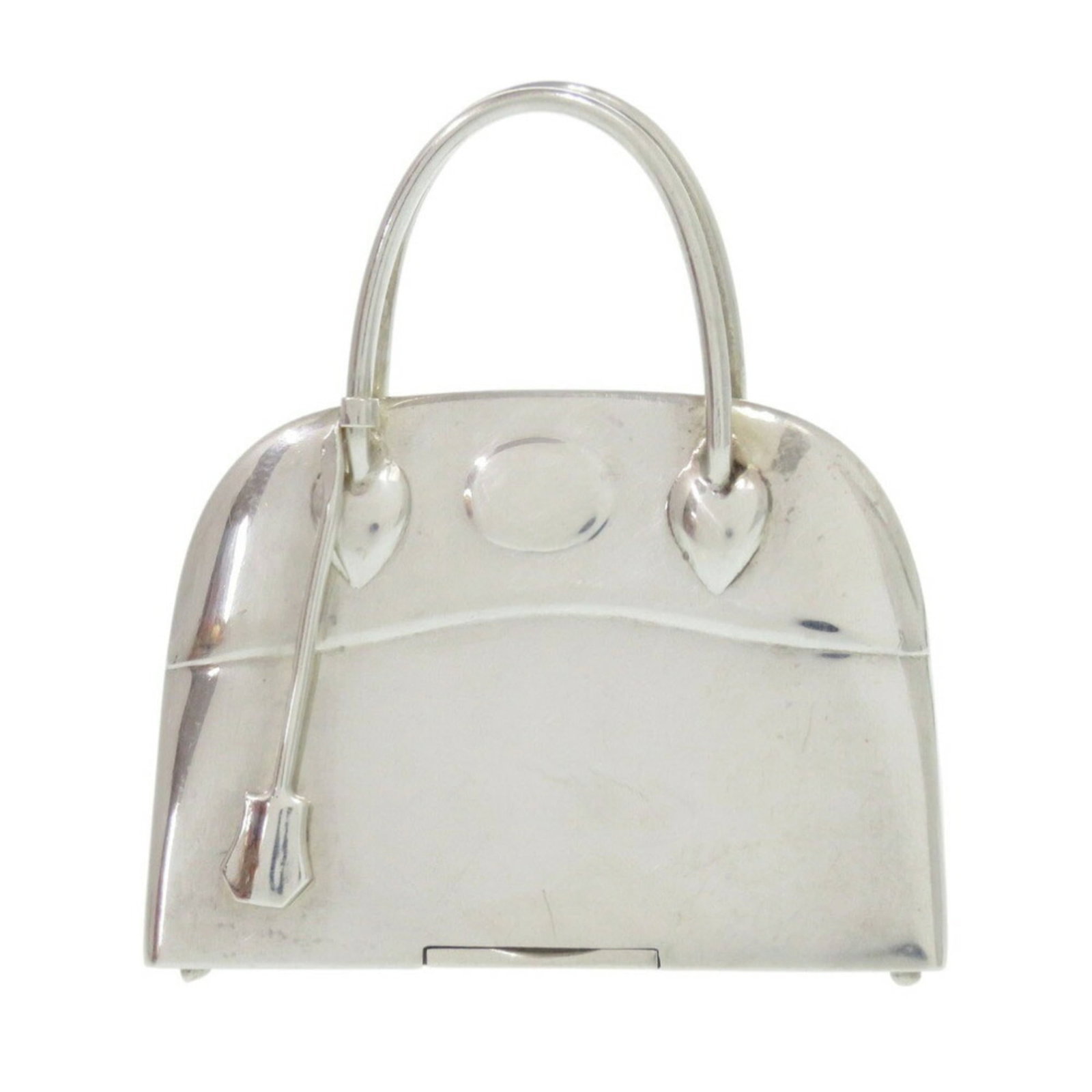Hermes Silver Others 925: Hermes Silver Others 925 Silver pendant from the iconic British brand Hermes, crafted from 925 sterling silver and measuring 5cm x 4.5cm x 1.5cm. The sleek design of this piece is presented in a luxur