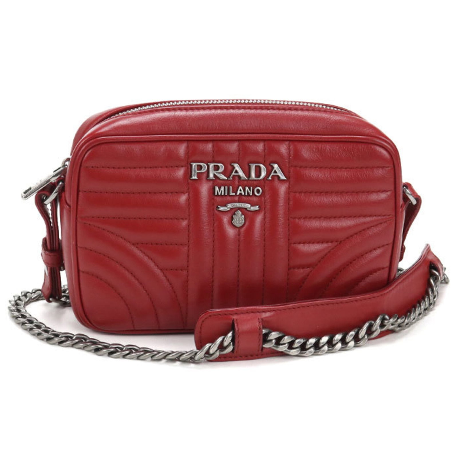 Shoulder Bag Leather Prada: Shoulder Bag Leather Prada This Prada Country shoulder bag is crafted from high-quality leather in a striking red color, adorned with silver hardware. Measuring 12cm x 18cm x 6cm, it offers a compact 